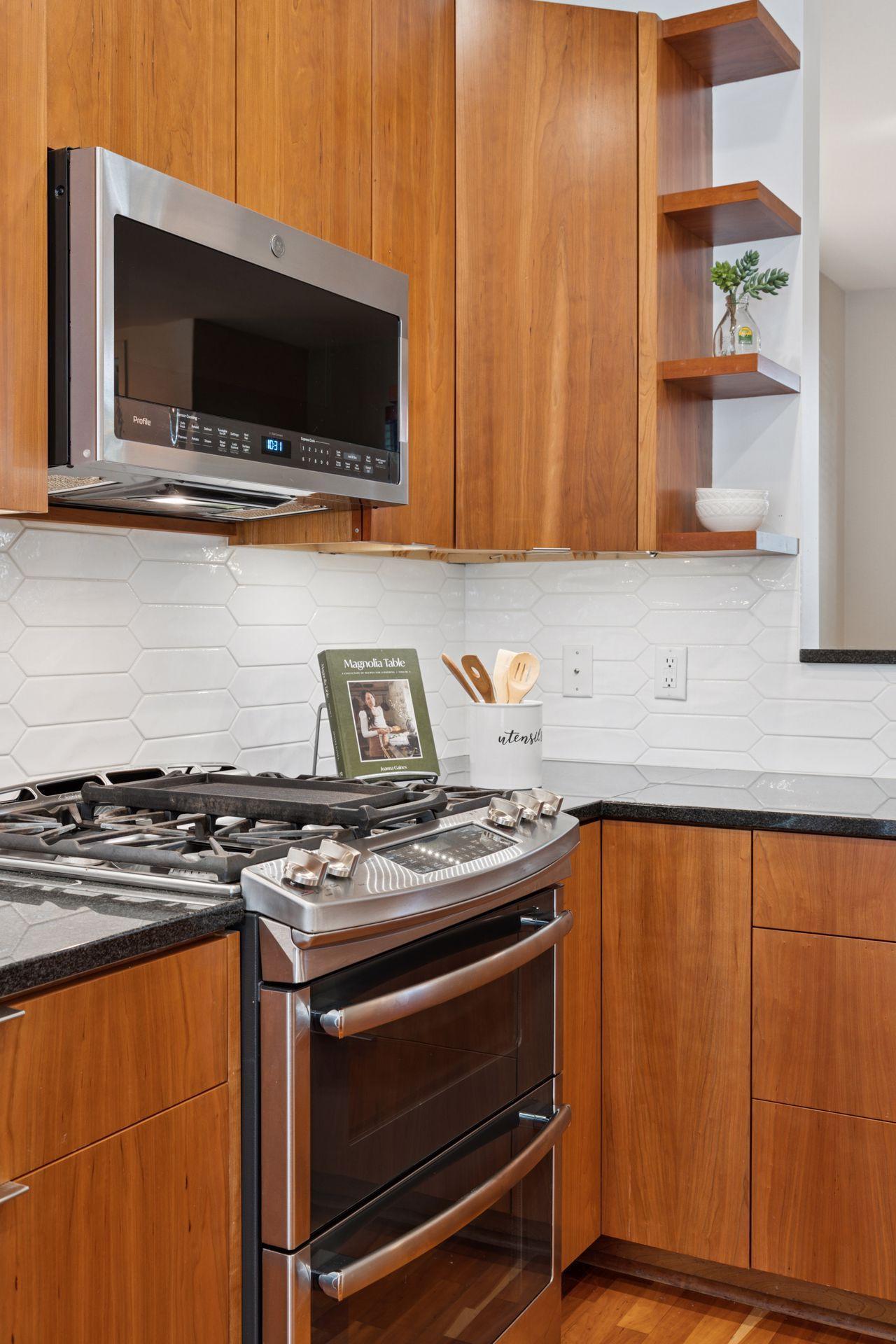 221 1st Avenue NE Unit: 27