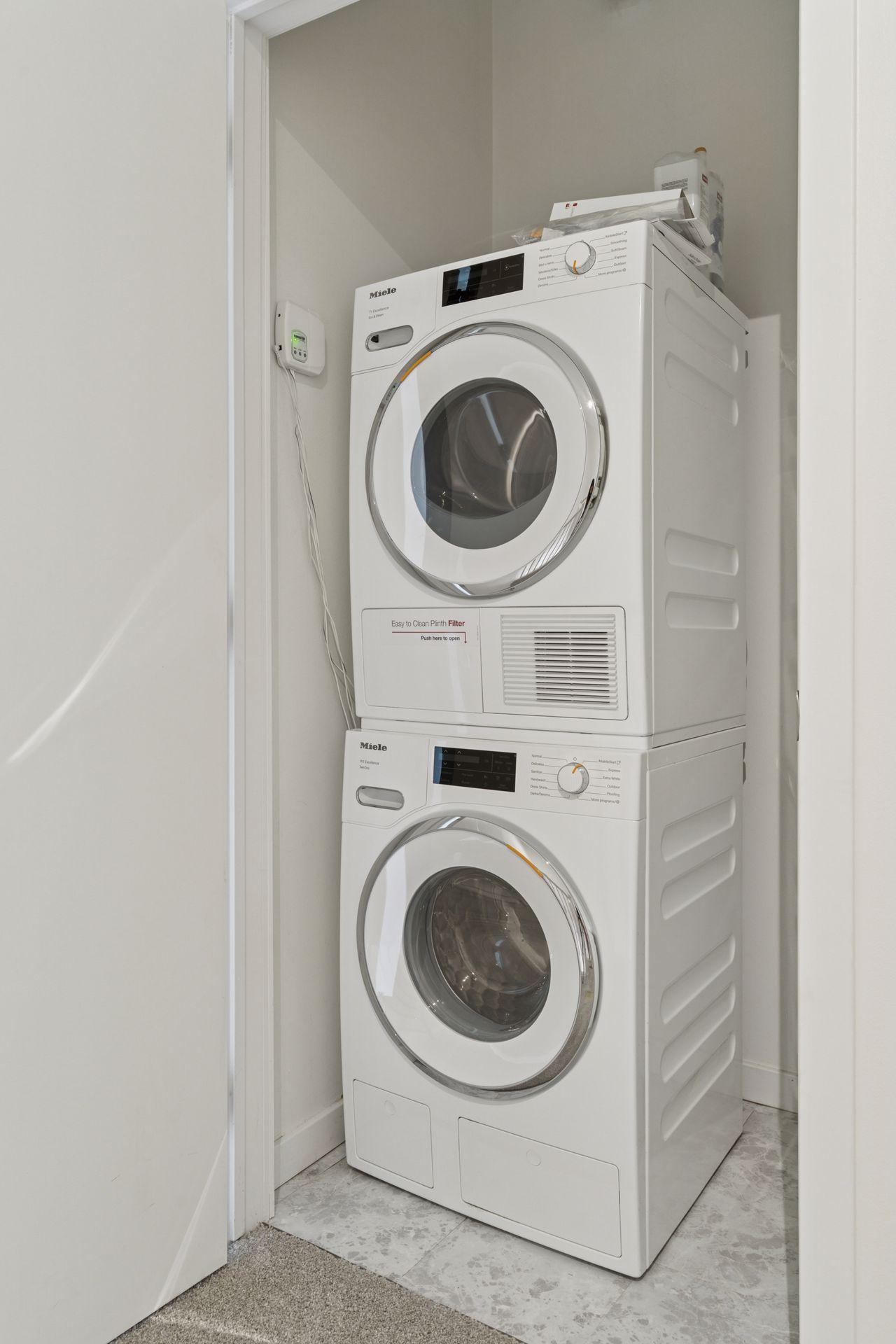 221 1st Avenue NE Unit: 27