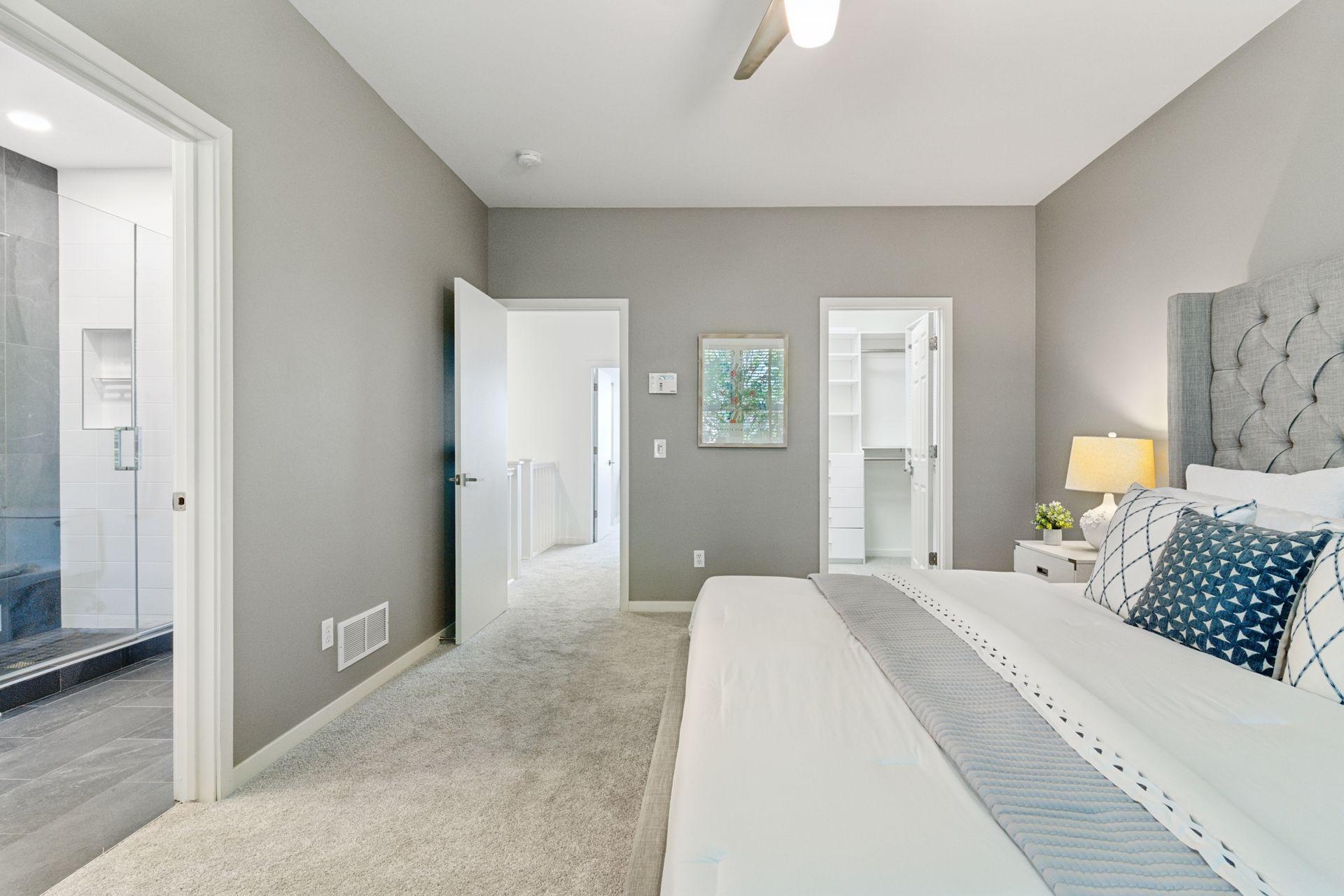 221 1st Avenue NE Unit: 27