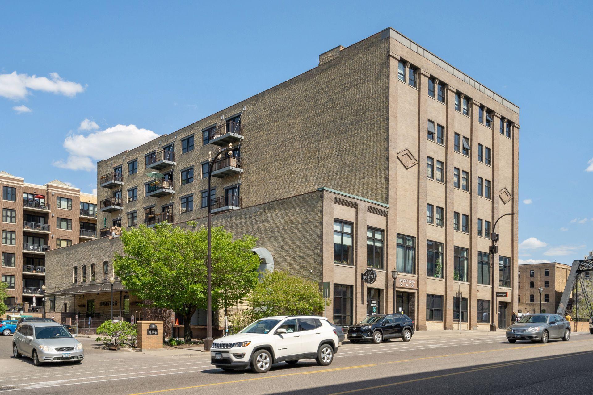 404 Washington Avenue N Unit: 402