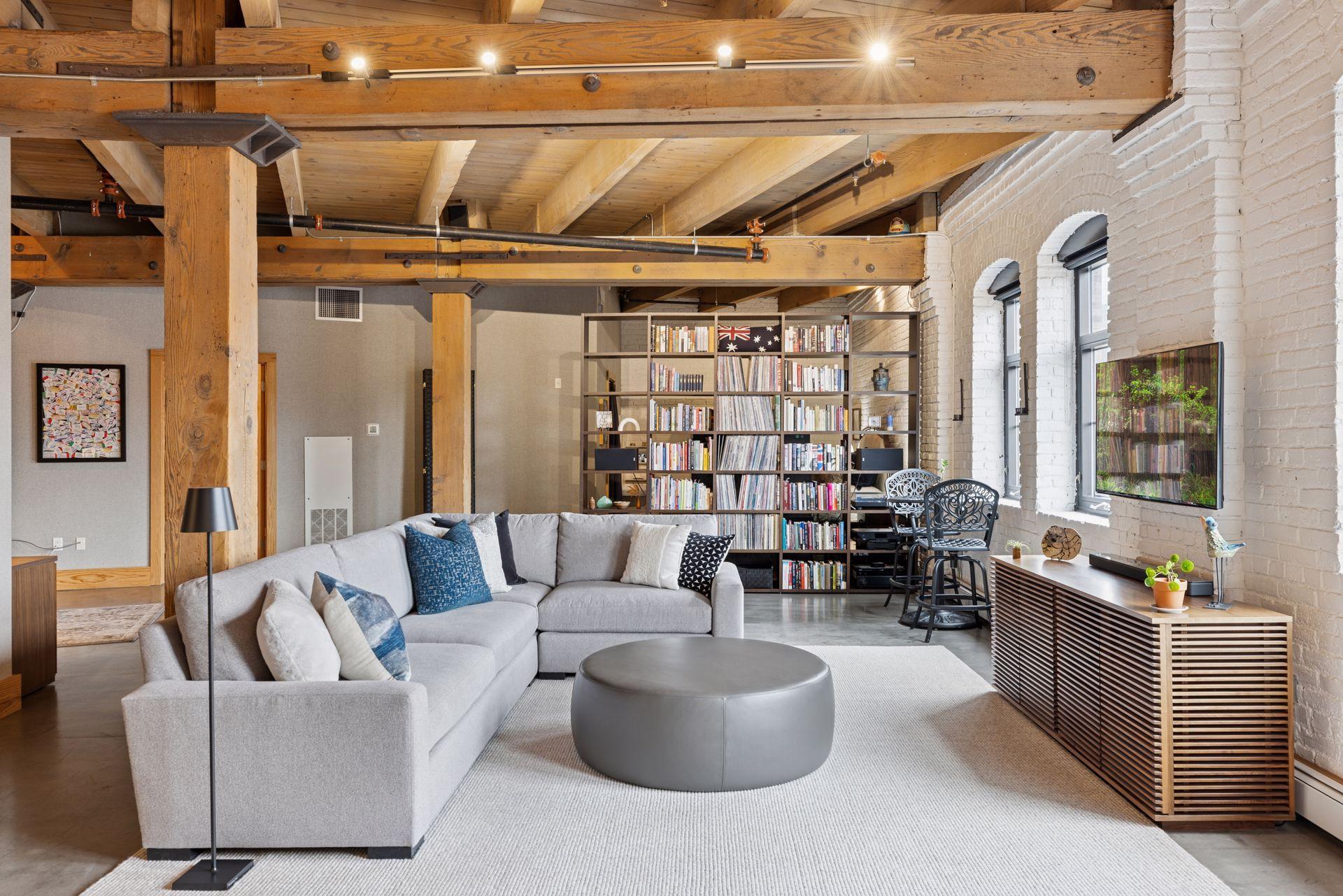 404 Washington Avenue N Unit: 402