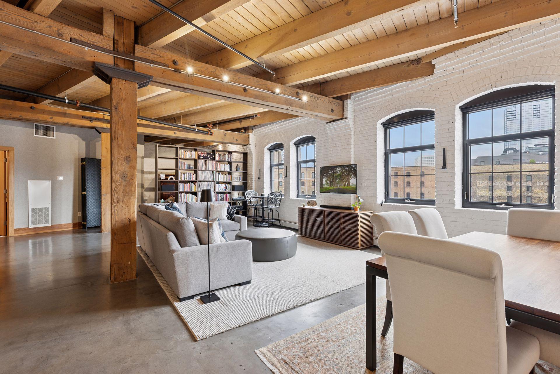 404 Washington Avenue N Unit: 402
