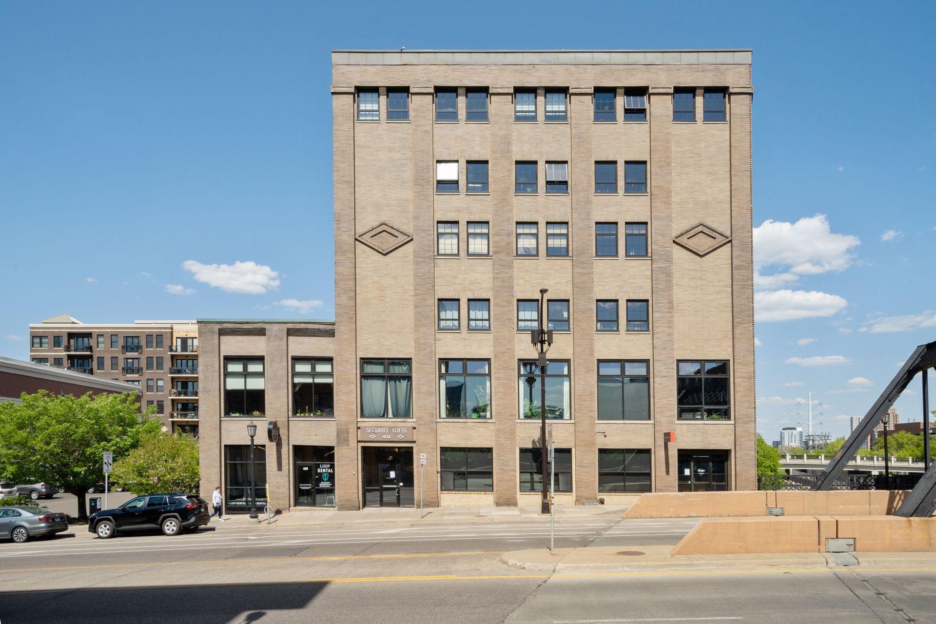 404 Washington Avenue N Unit: 402