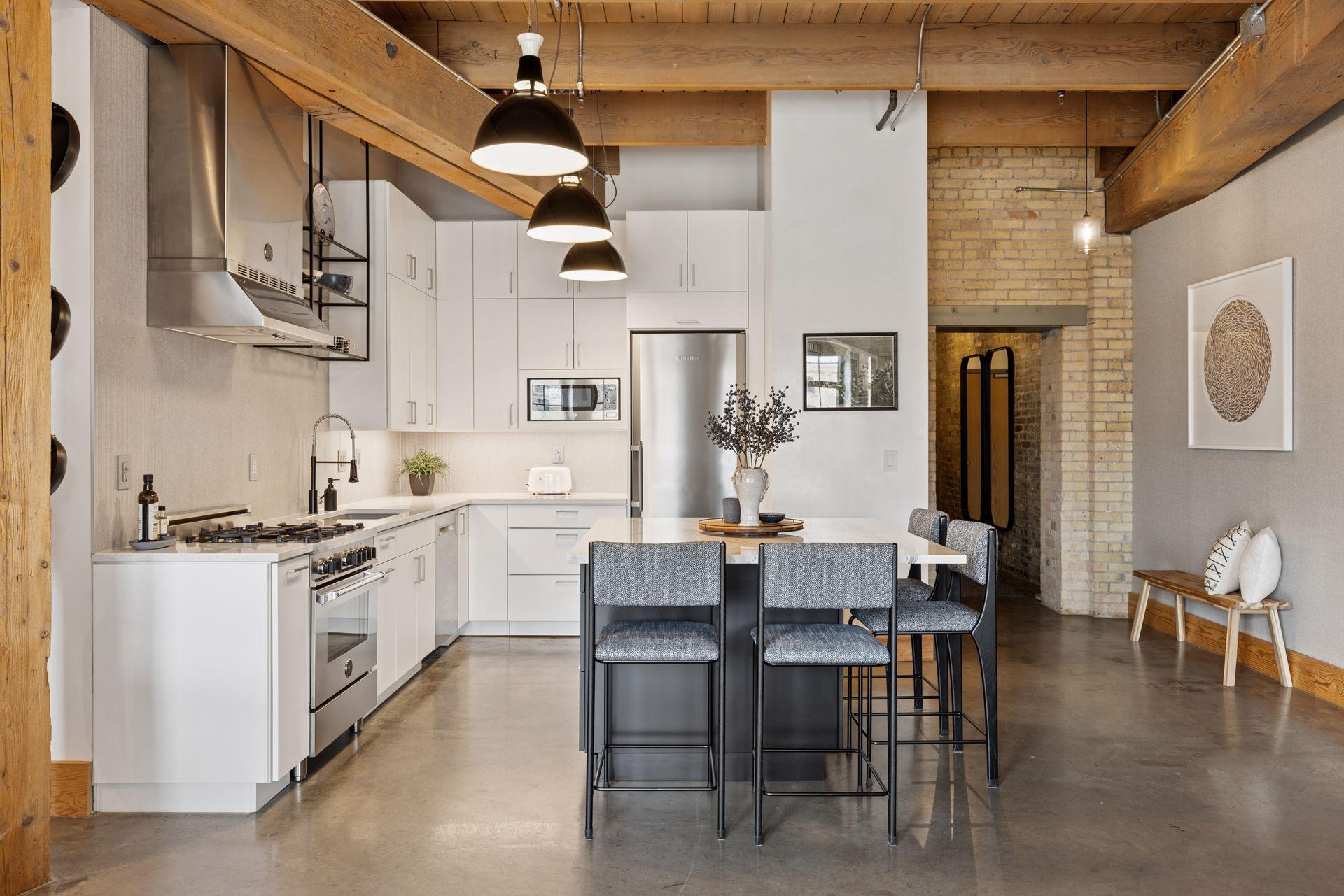 404 Washington Avenue N Unit: 402