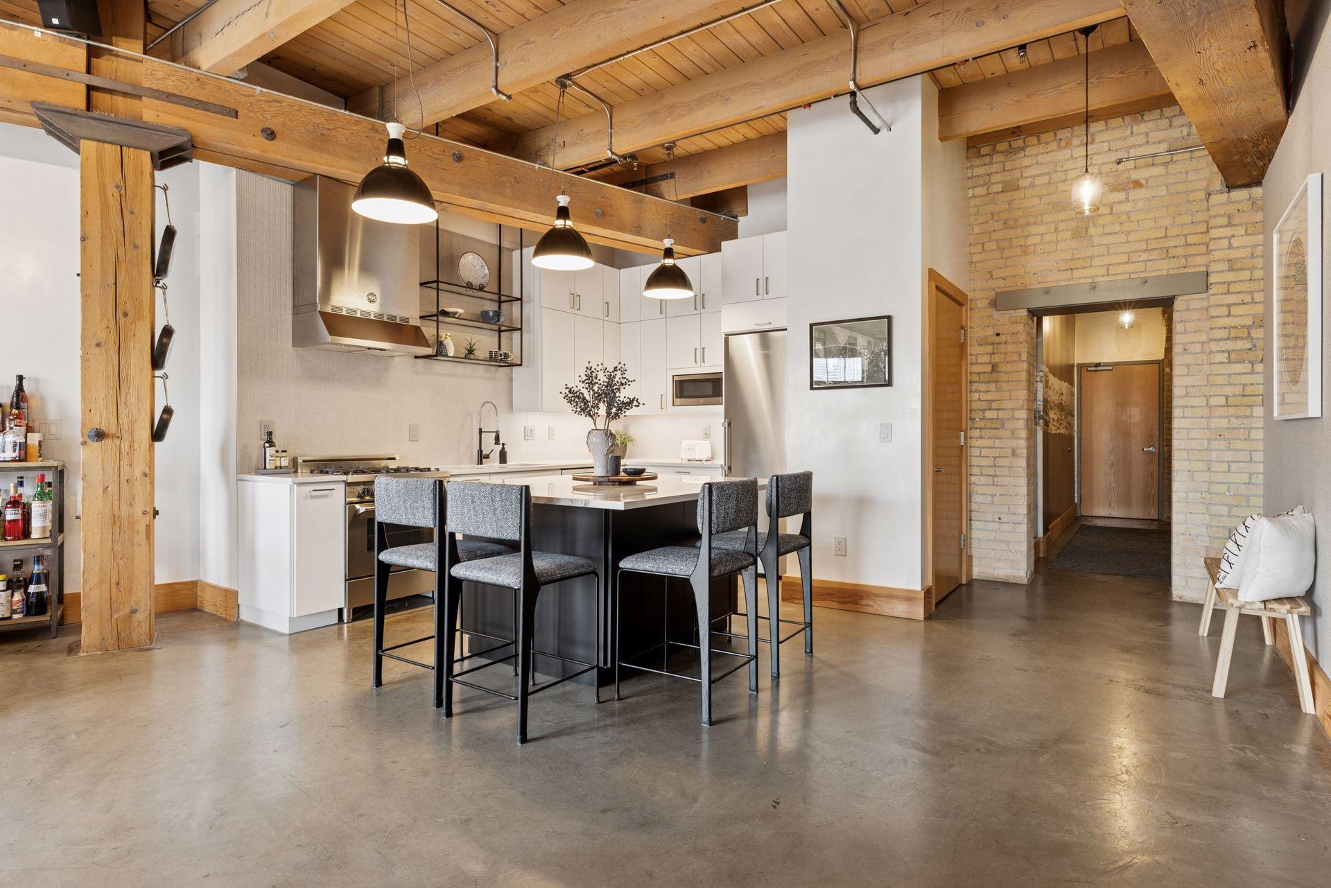 404 Washington Avenue N Unit: 402