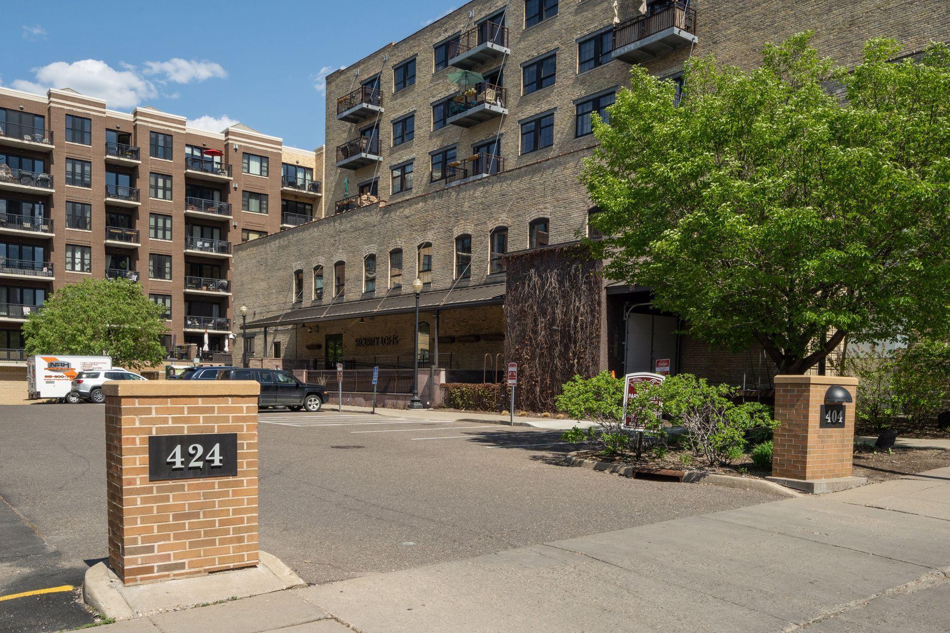 404 Washington Avenue N Unit: 402