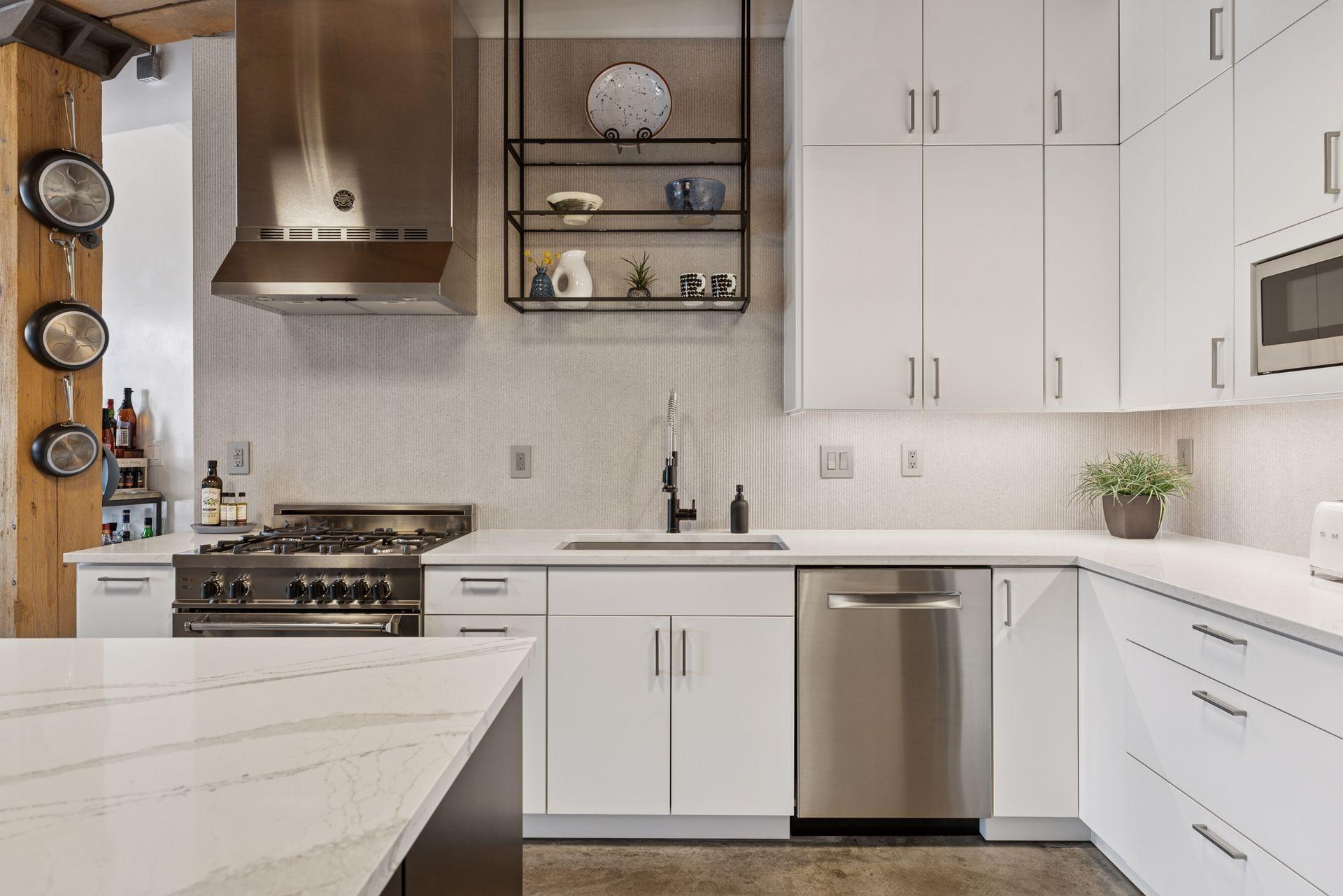 404 Washington Avenue N Unit: 402