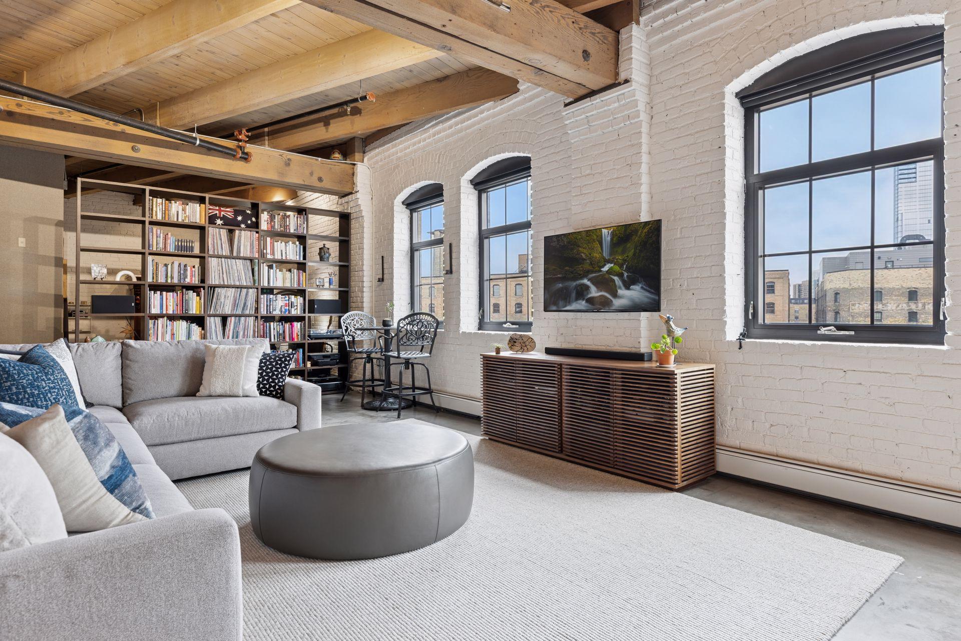 404 Washington Avenue N Unit: 402