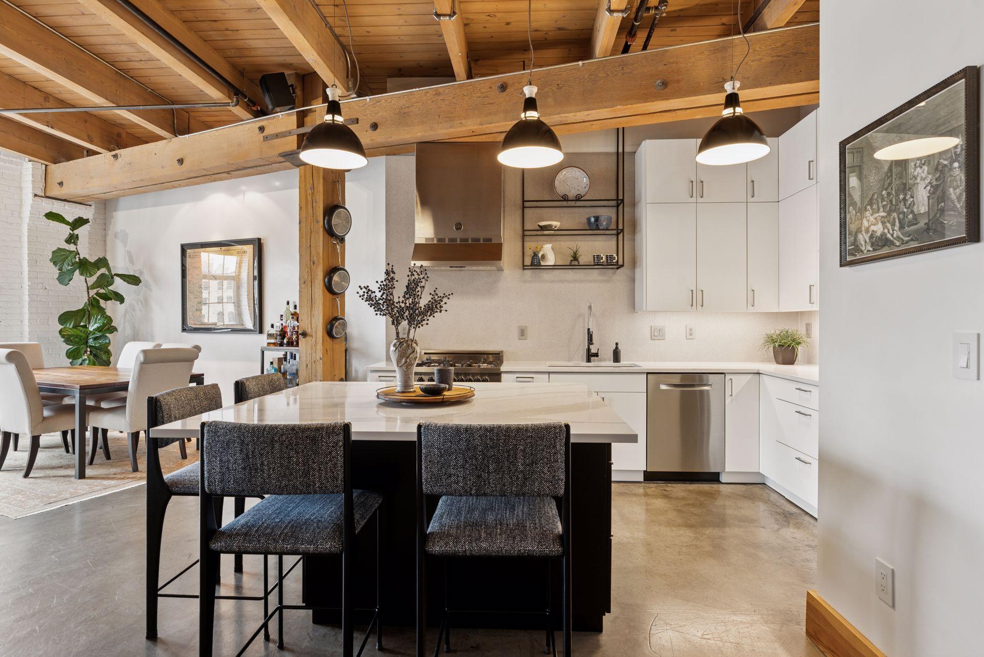 404 Washington Avenue N Unit: 402