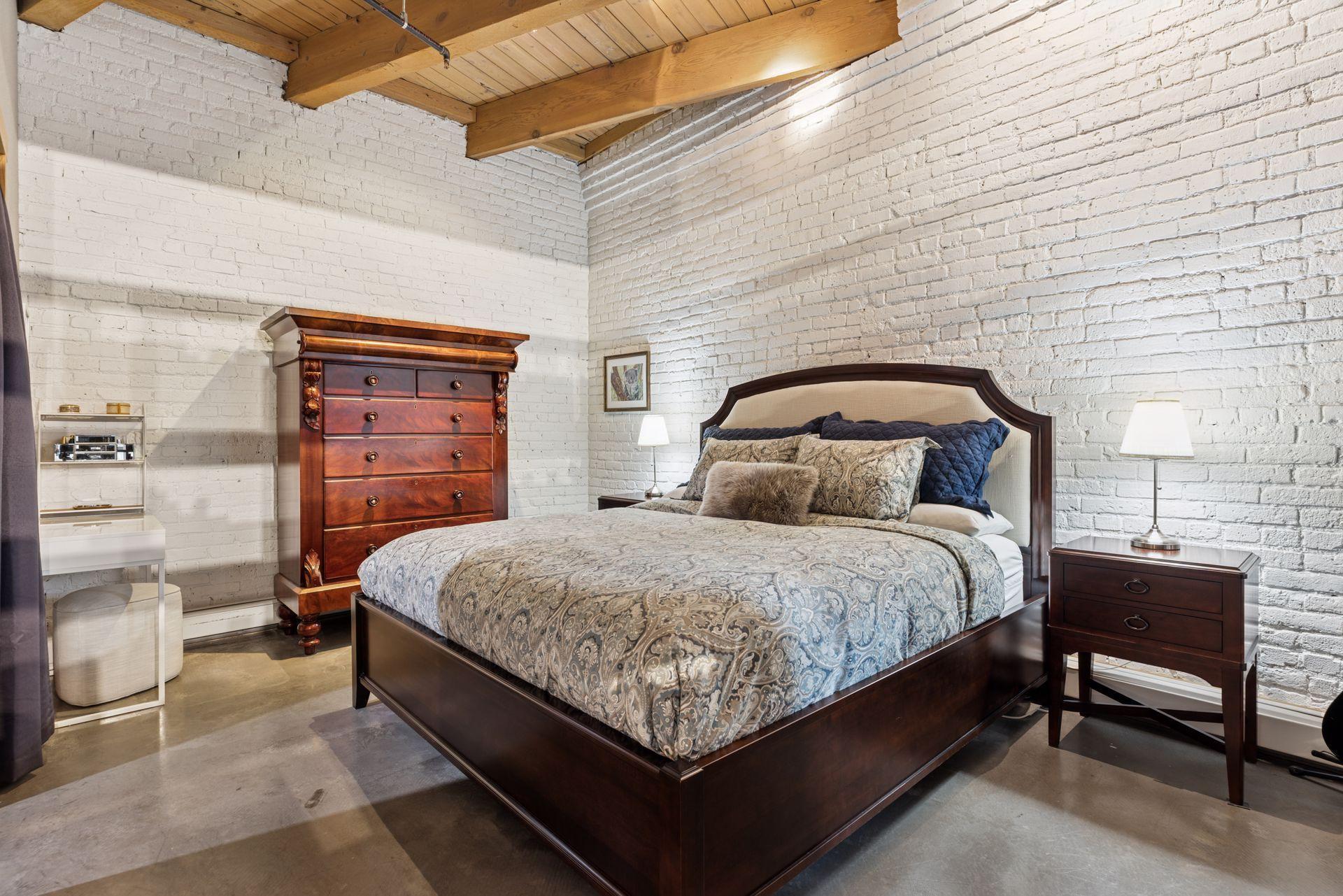 404 Washington Avenue N Unit: 402