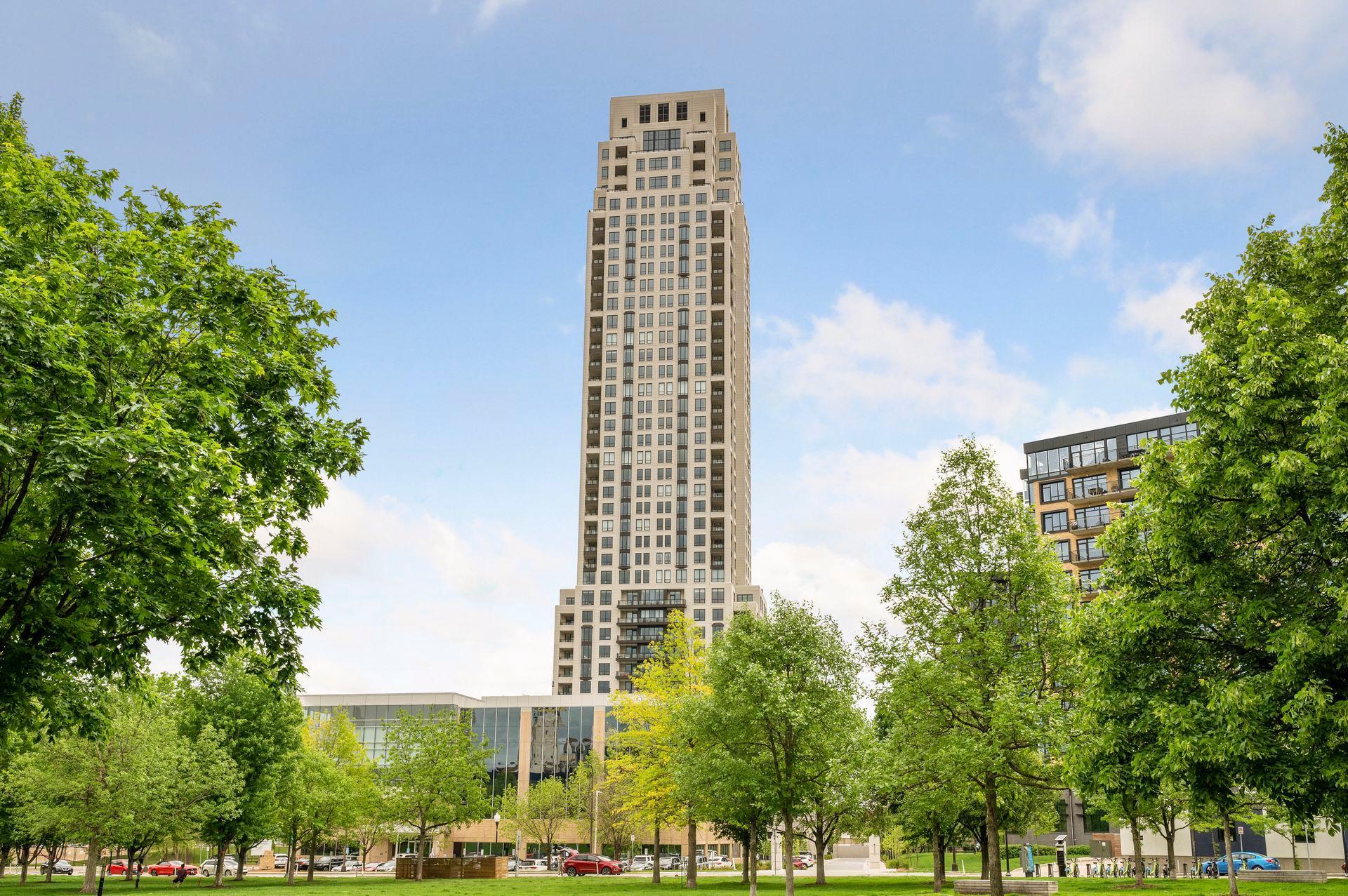 1111 W River Parkway Unit: 23D