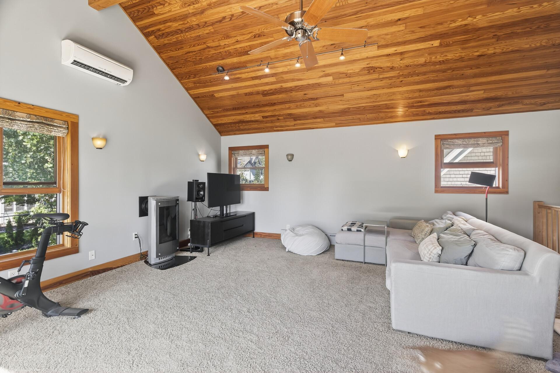 1920 Fremont Avenue S