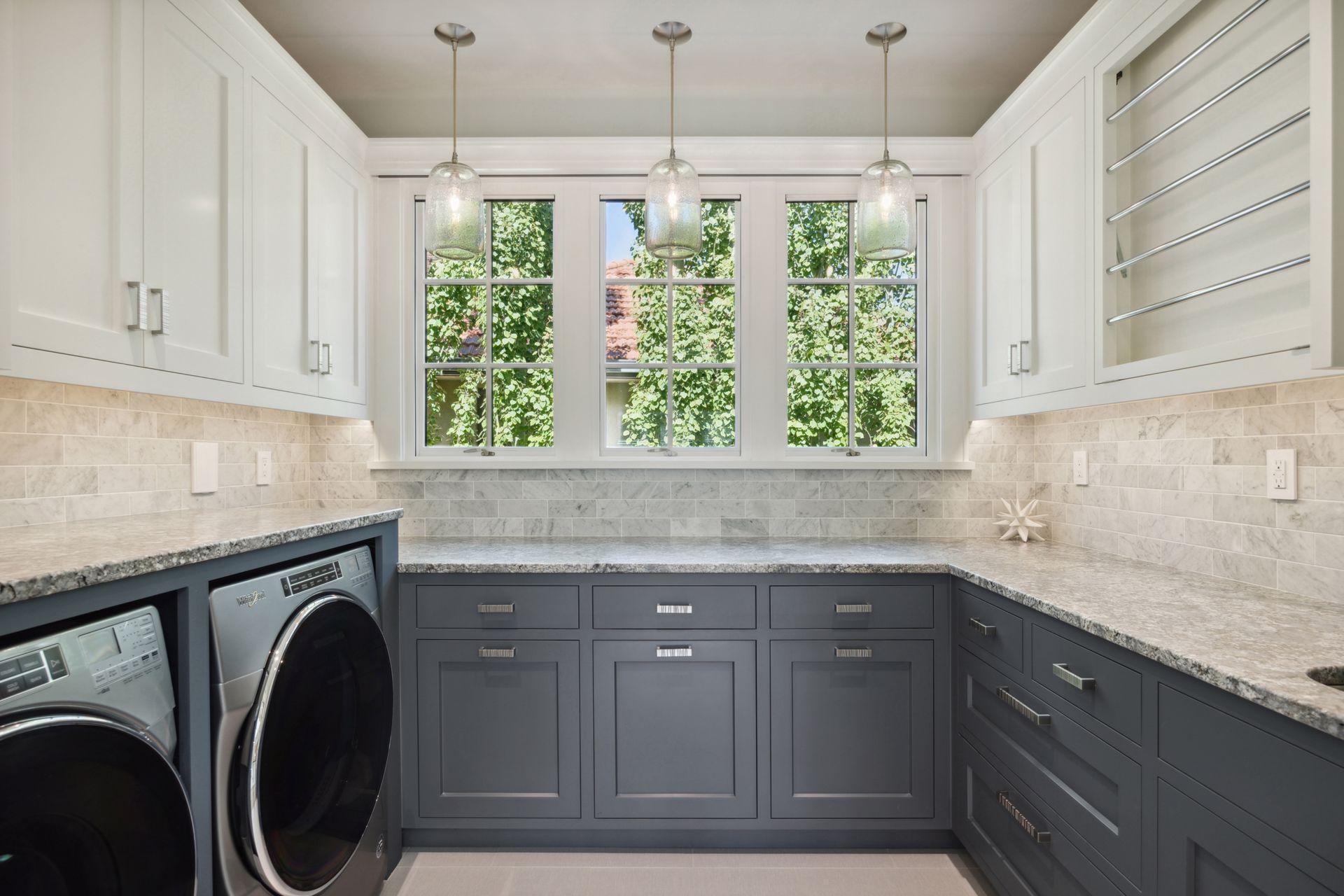 2552 W Lake Of The Isles Parkway