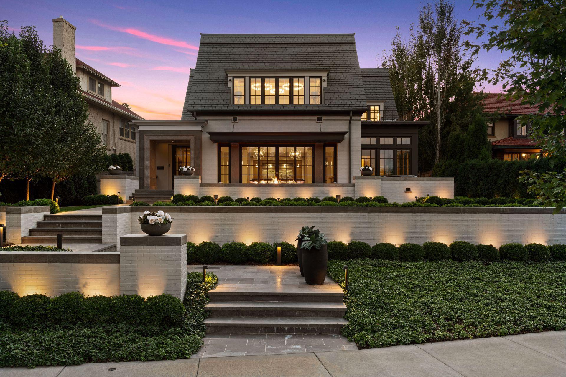 2552 W Lake Of The Isles Parkway