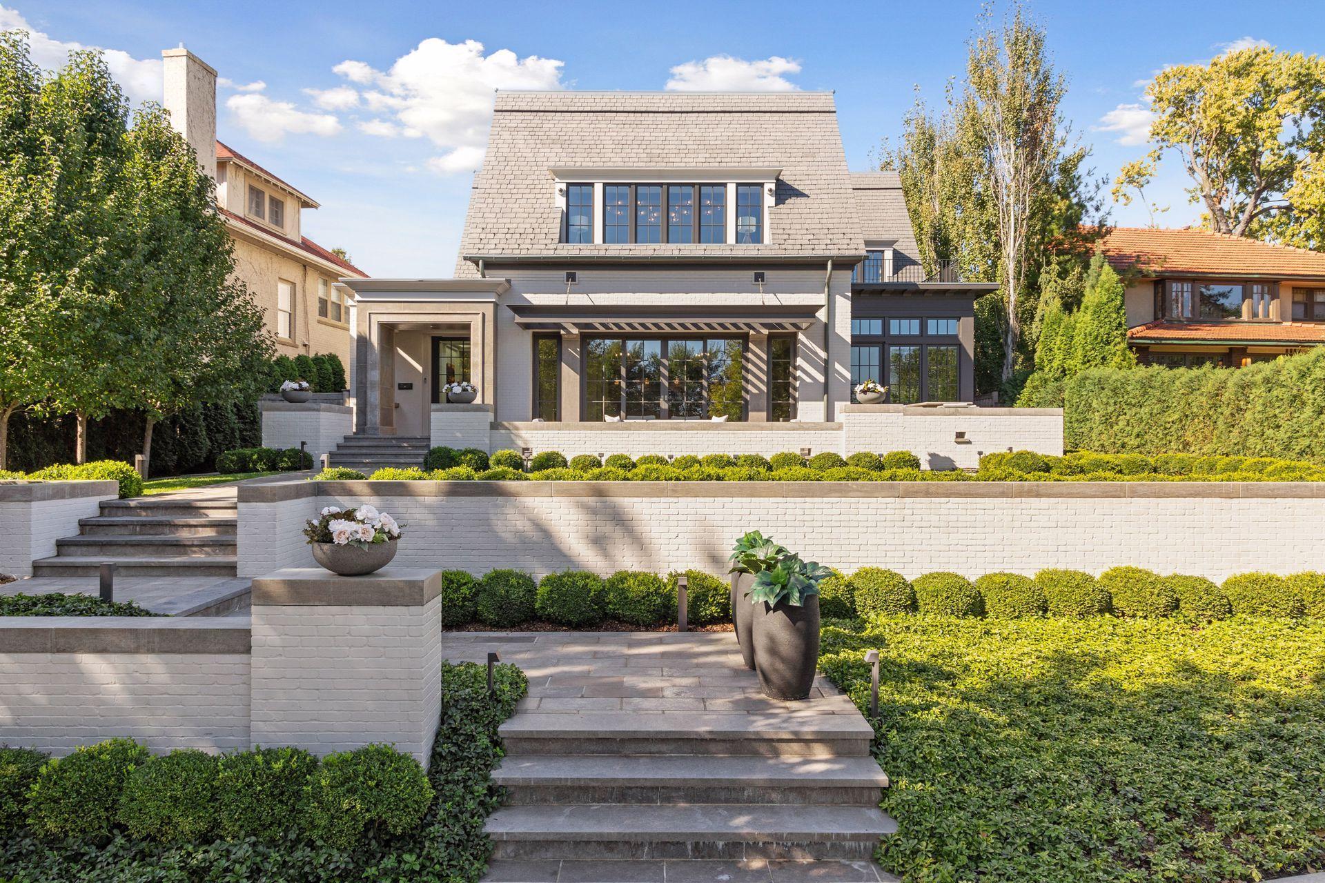 2552 W Lake Of The Isles Parkway