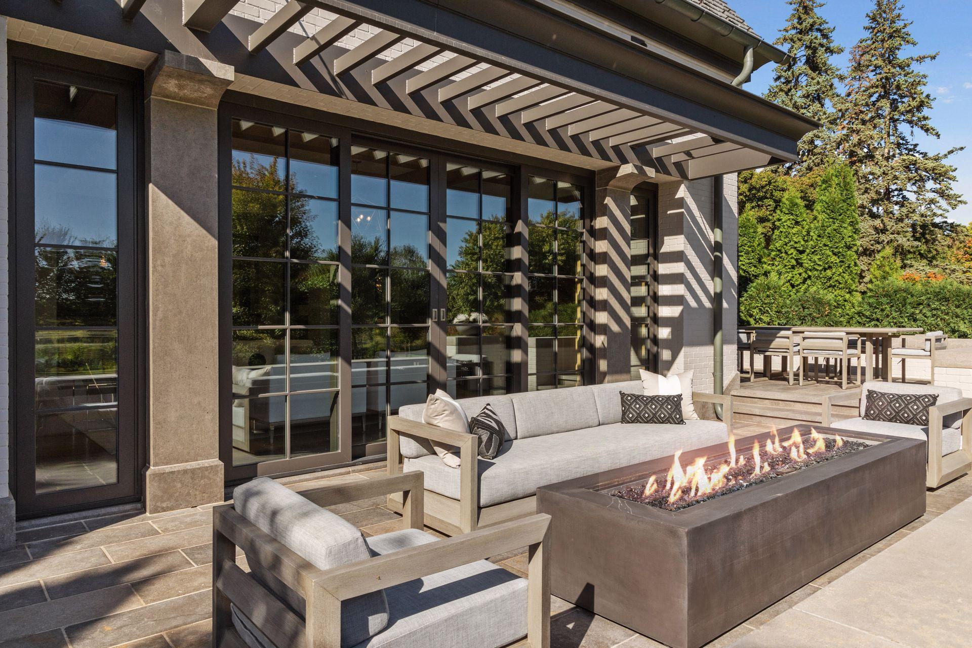 2552 W Lake Of The Isles Parkway