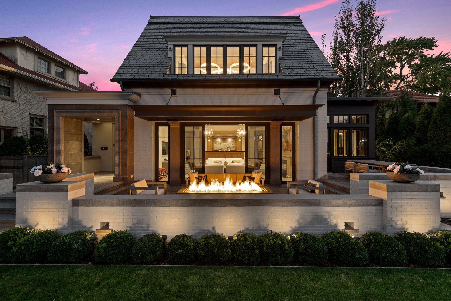2552 W Lake Of The Isles Parkway