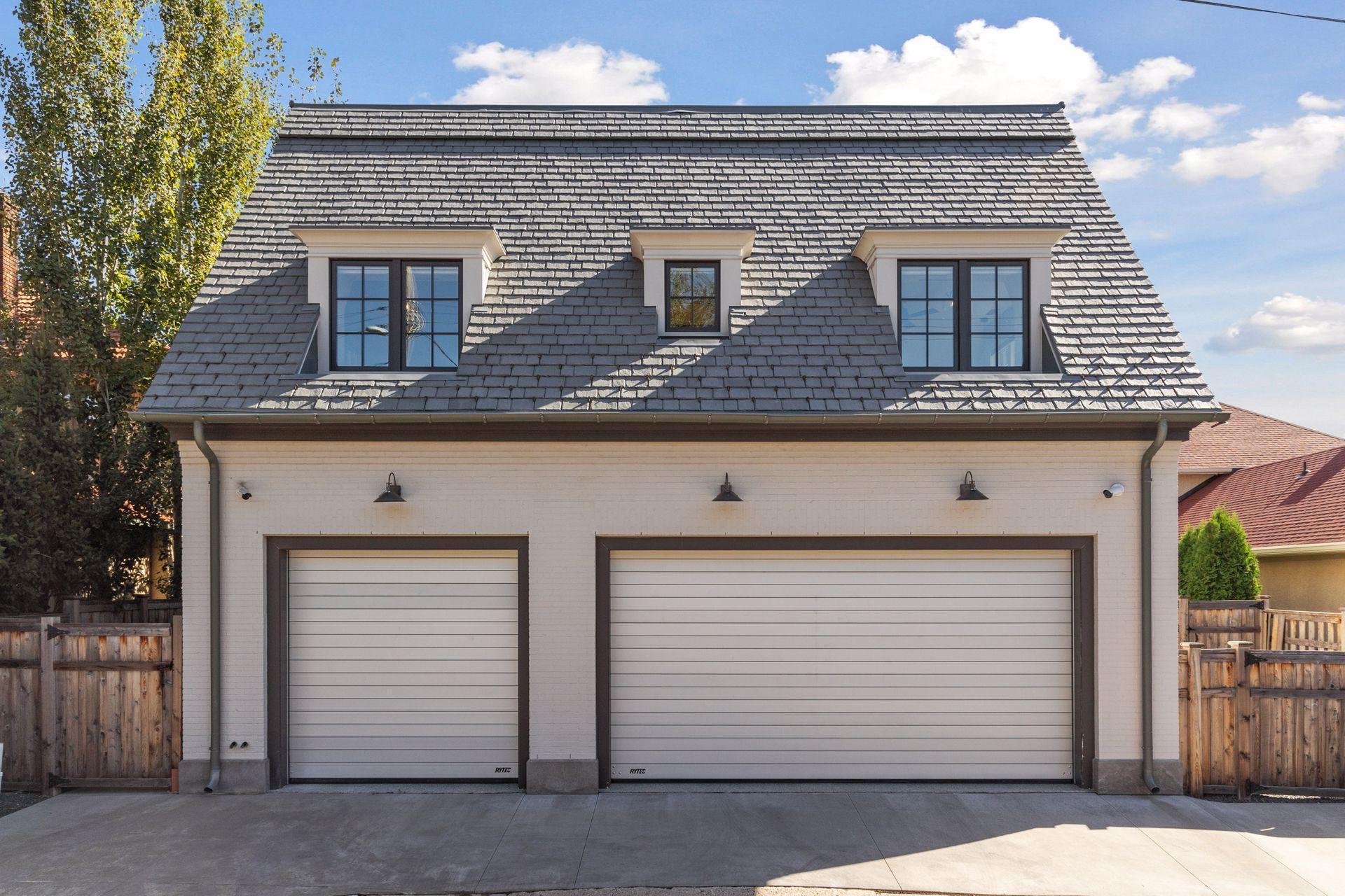 2552 W Lake Of The Isles Parkway