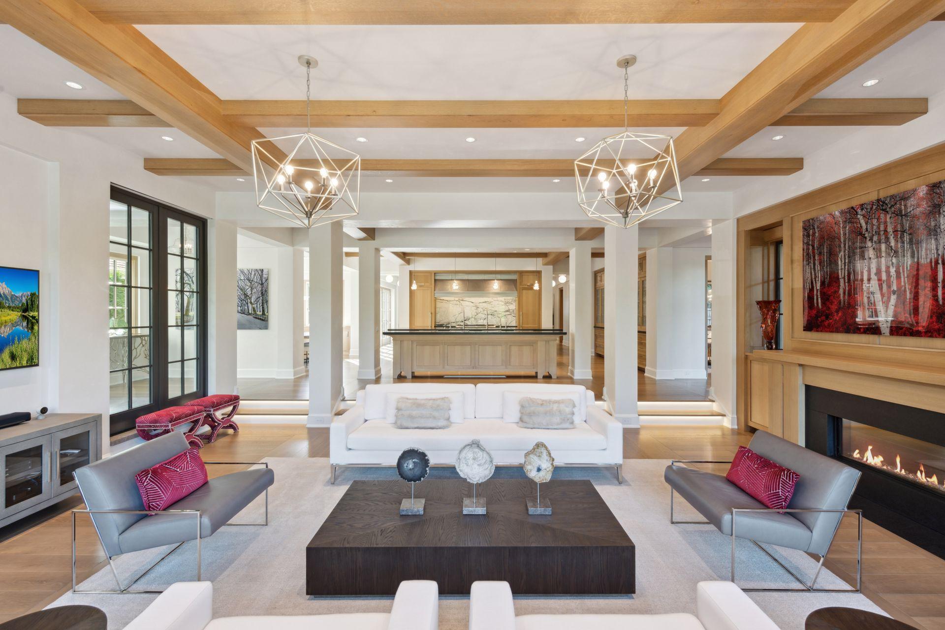 2552 W Lake Of The Isles Parkway