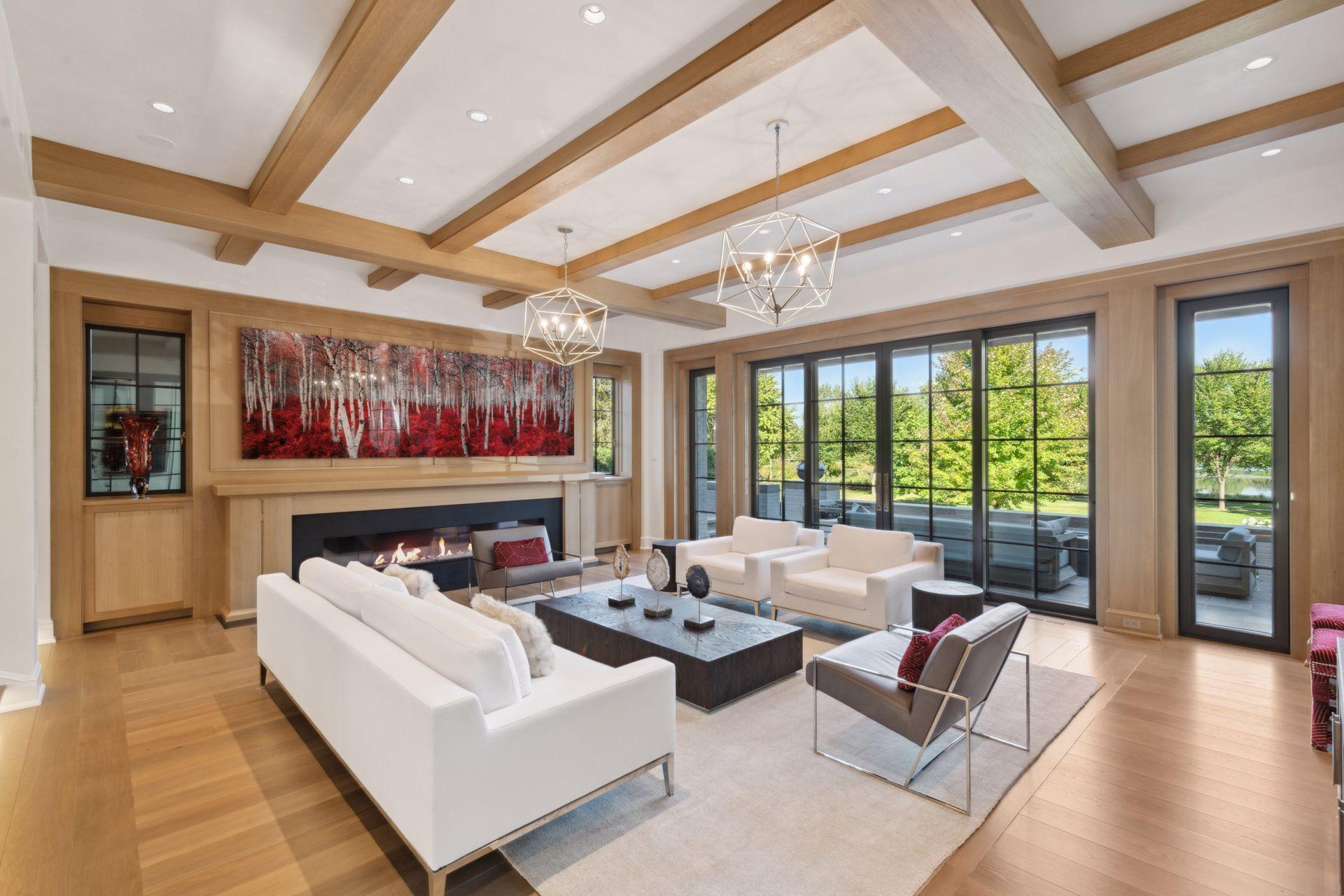 2552 W Lake Of The Isles Parkway