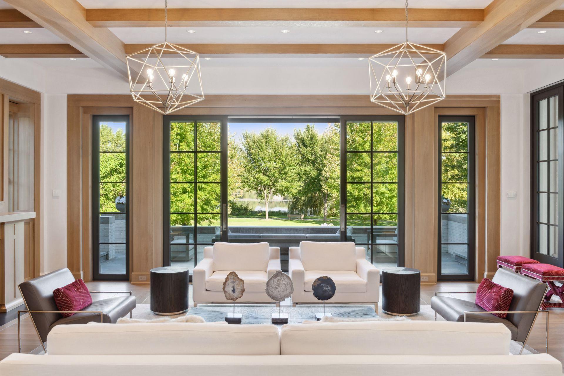 2552 W Lake Of The Isles Parkway