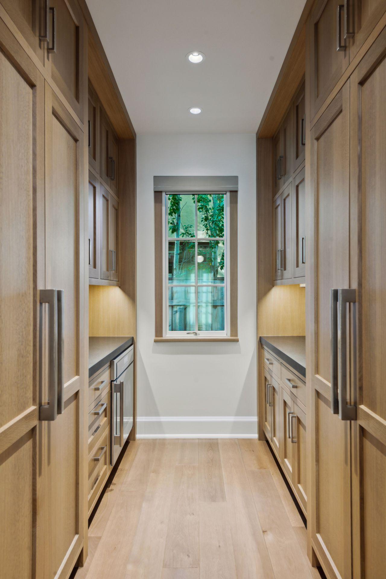 2552 W Lake Of The Isles Parkway