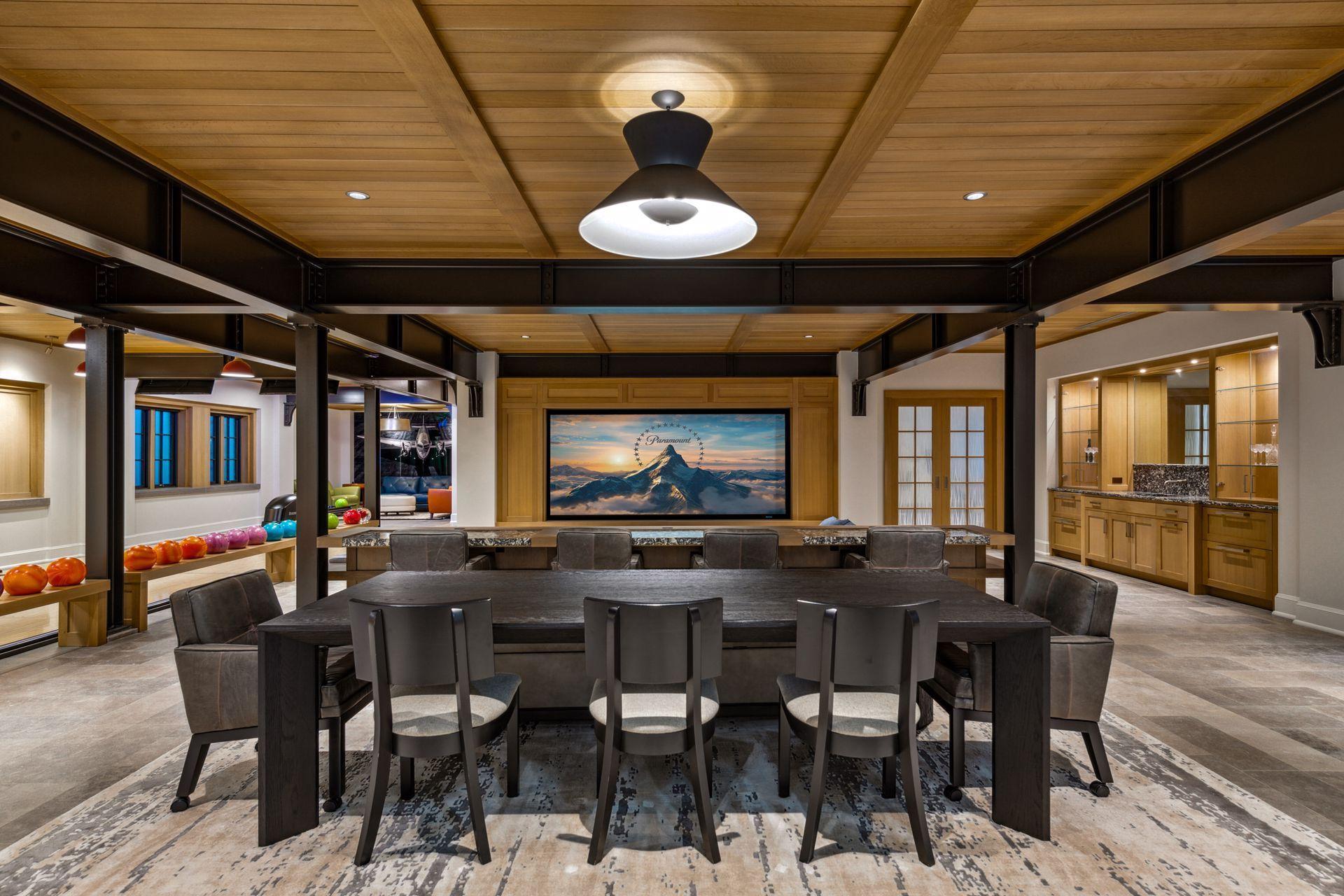 2552 W Lake Of The Isles Parkway