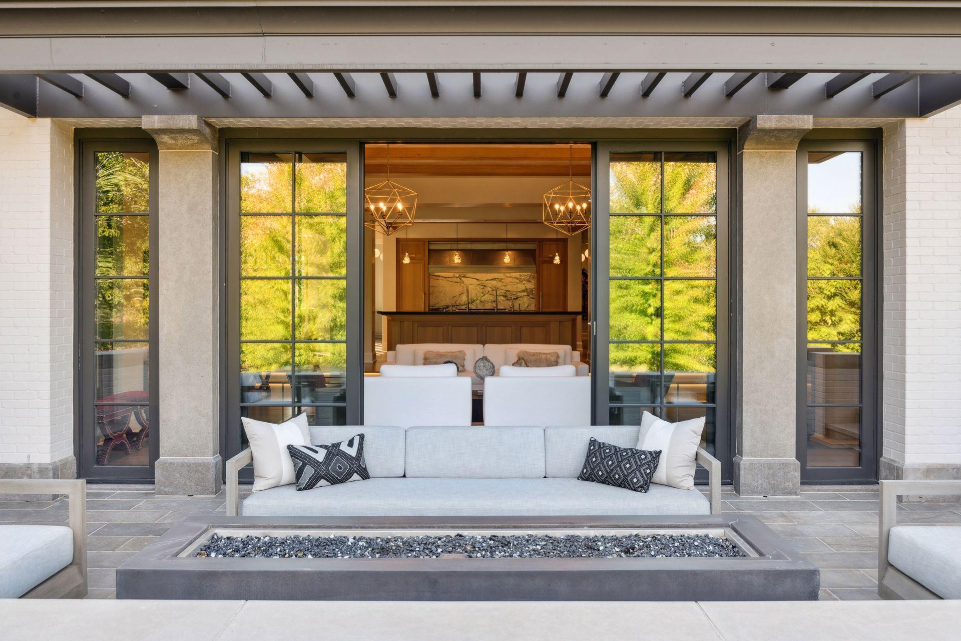 2552 W Lake Of The Isles Parkway