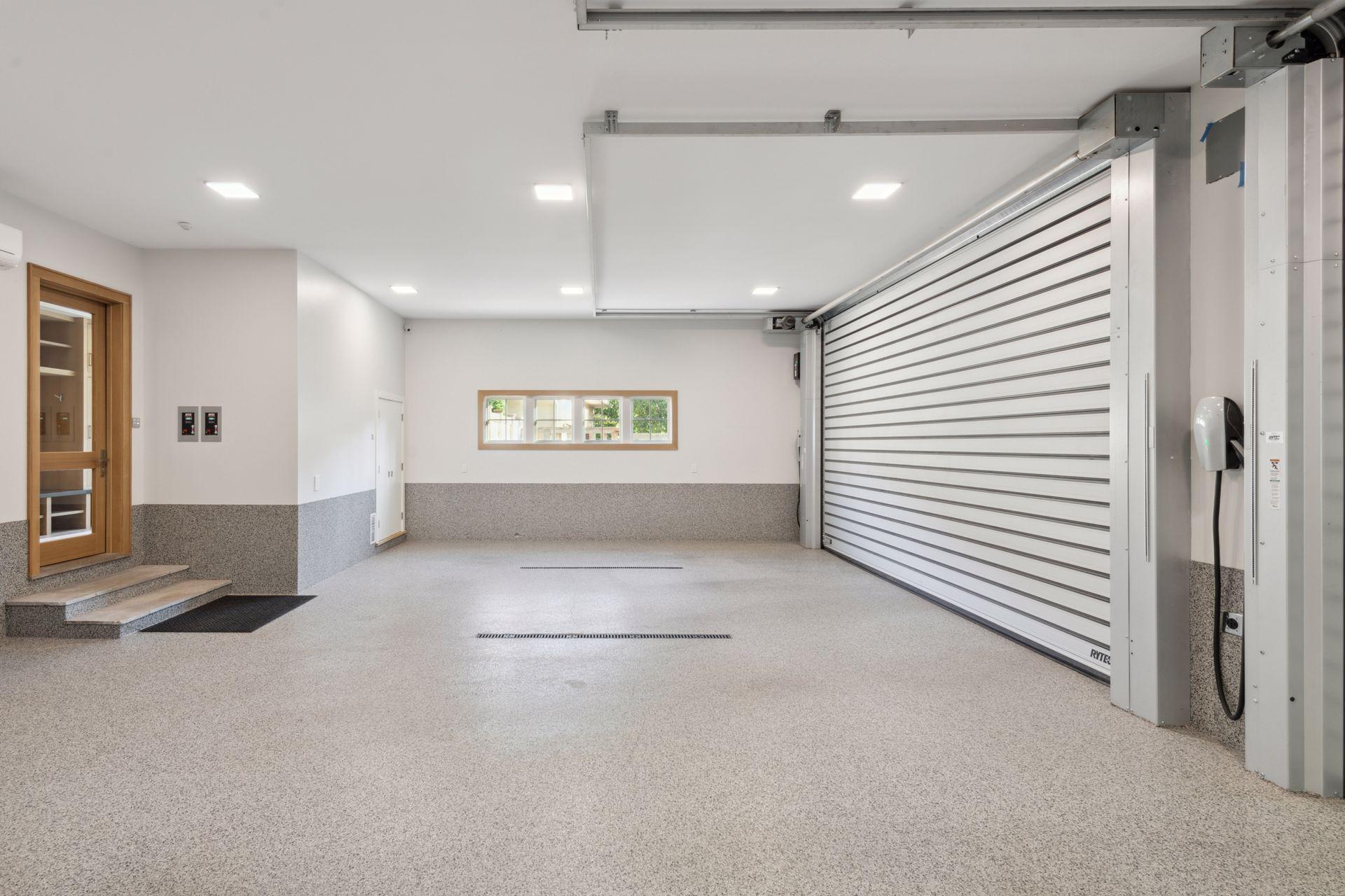 2552 W Lake Of The Isles Parkway