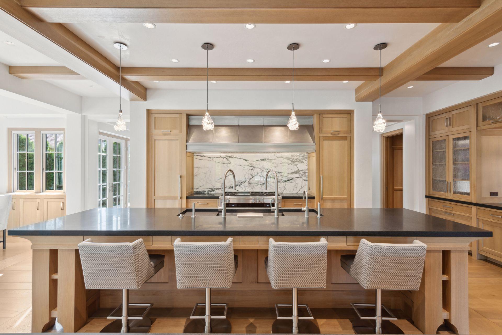 2552 W Lake Of The Isles Parkway