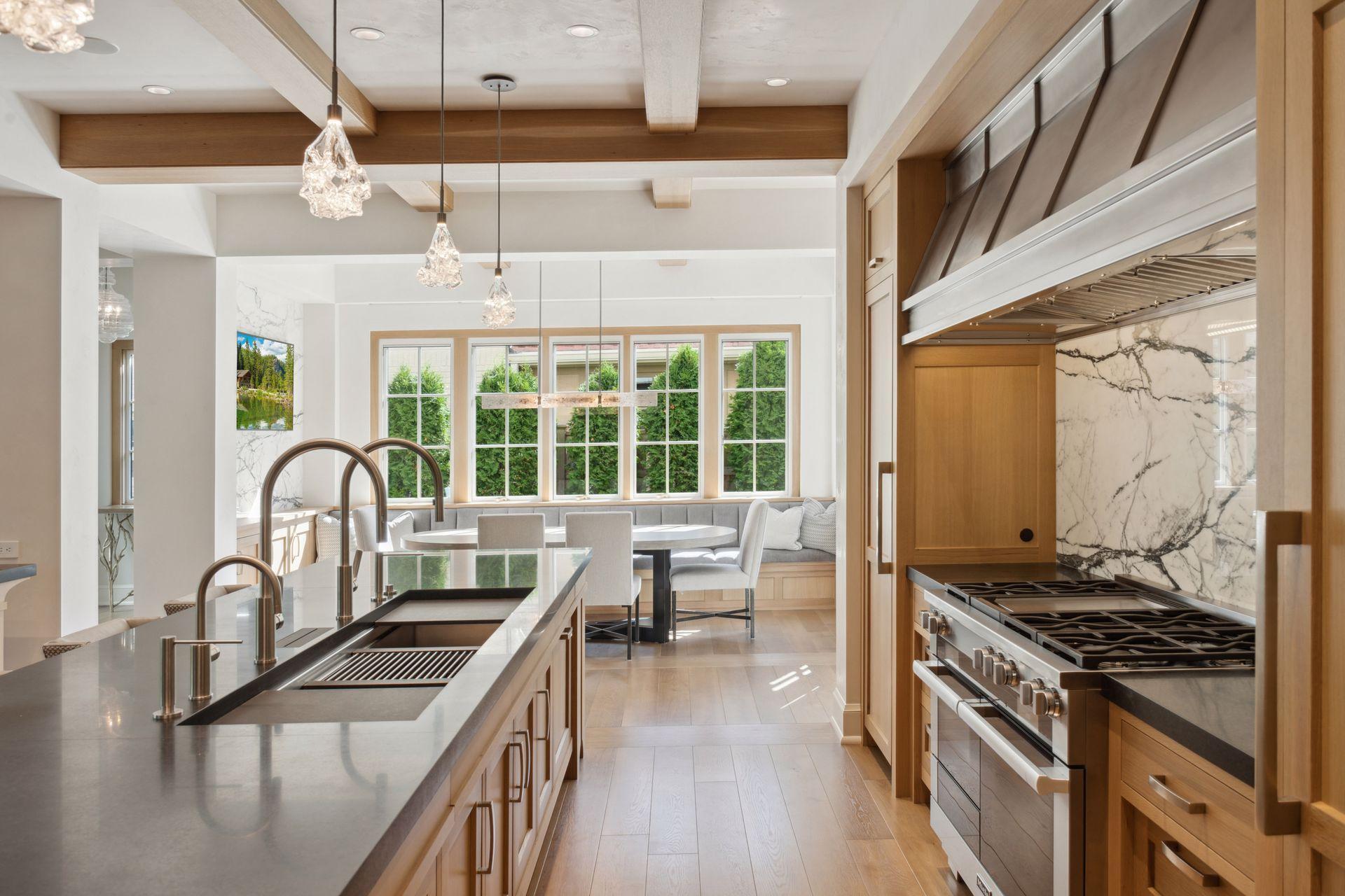 2552 W Lake Of The Isles Parkway