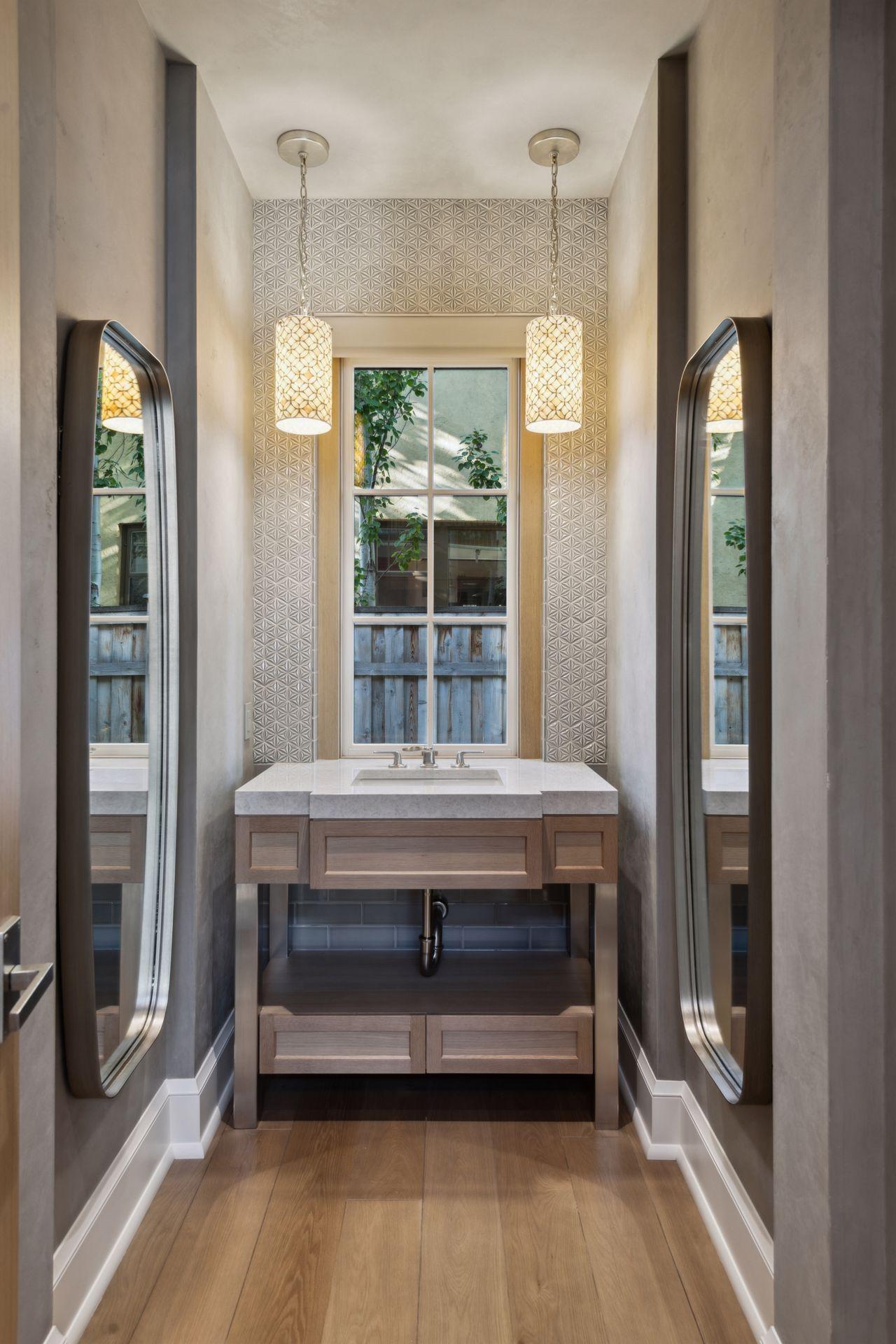 2552 W Lake Of The Isles Parkway