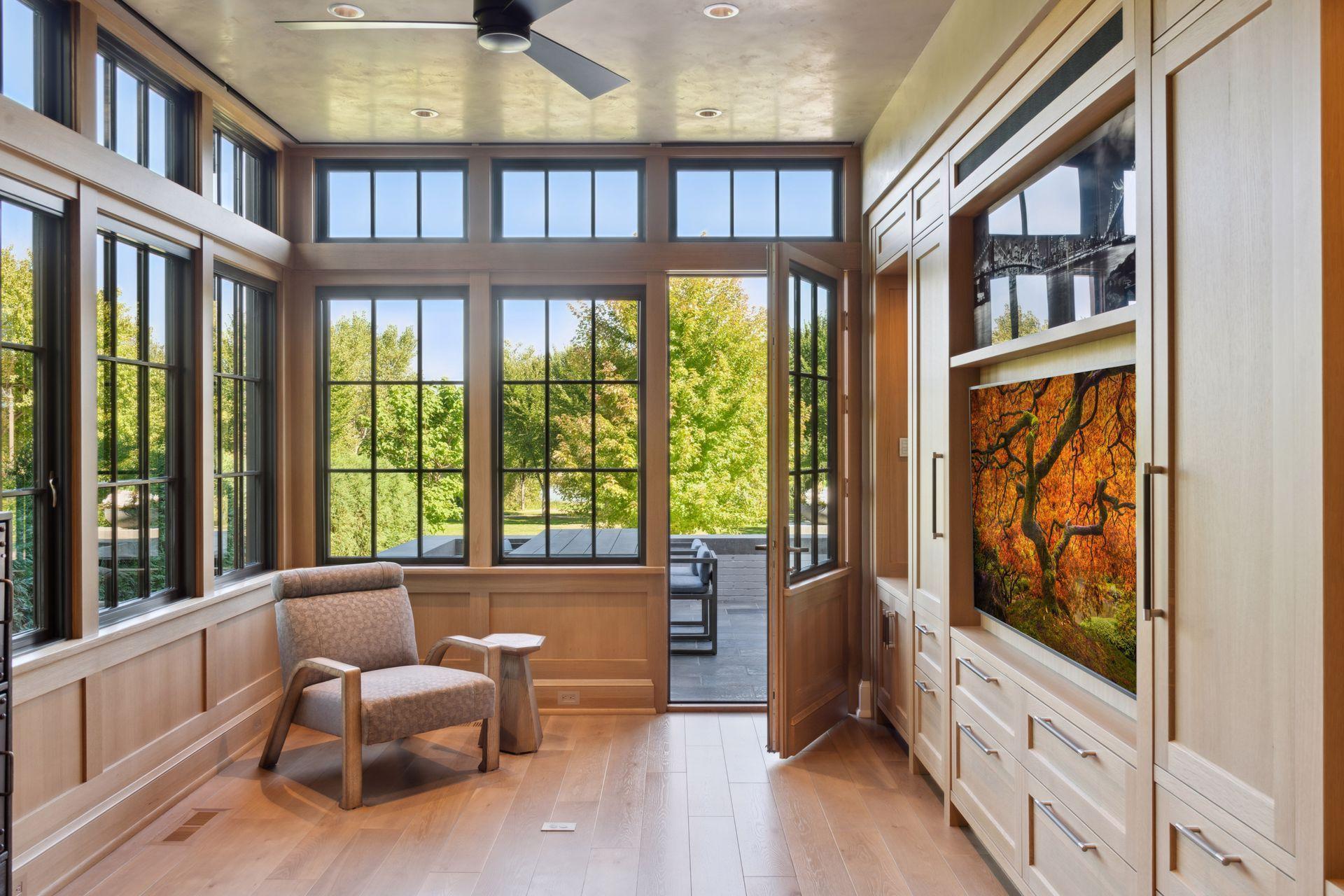 2552 W Lake Of The Isles Parkway