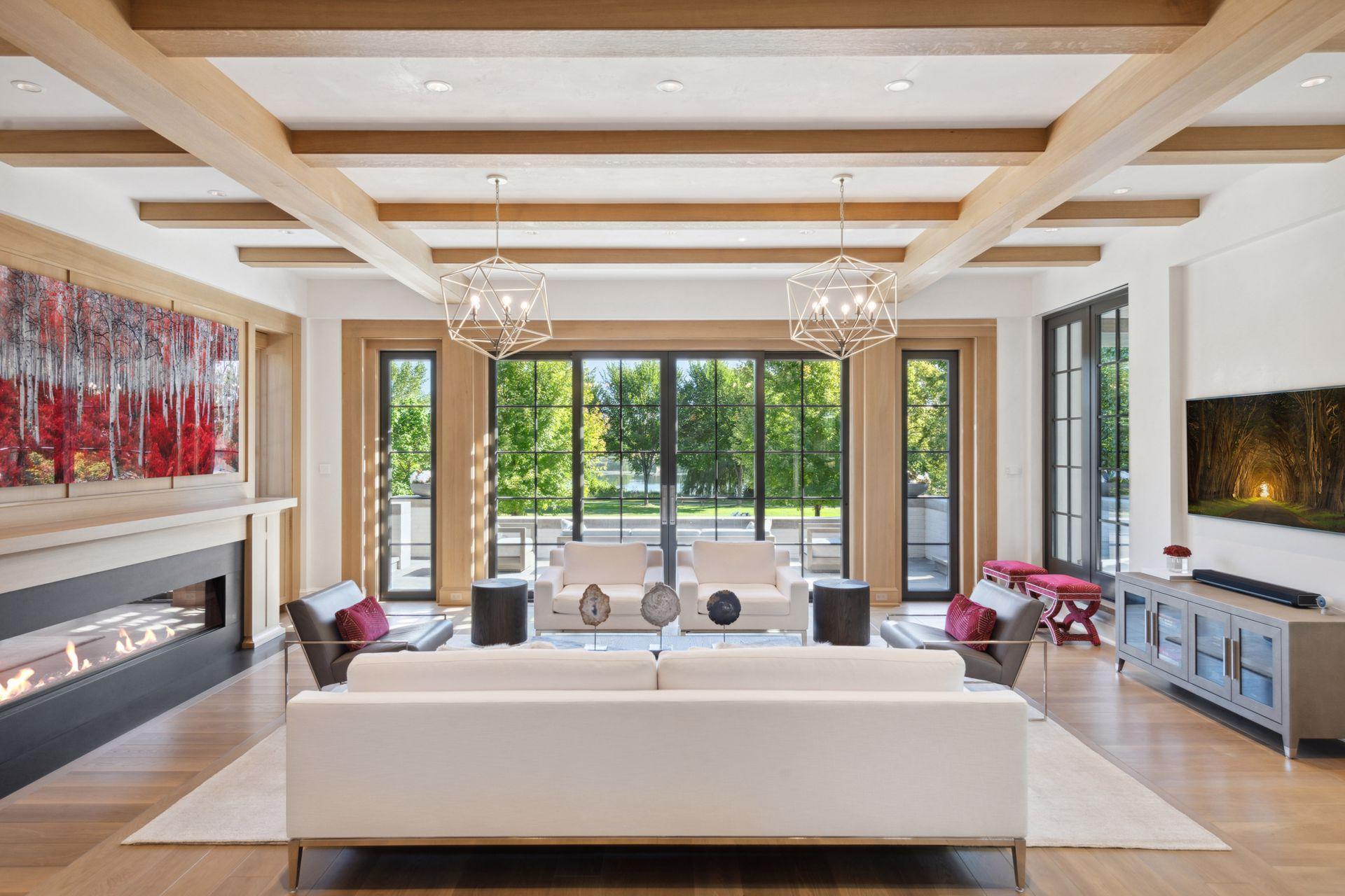 2552 W Lake Of The Isles Parkway
