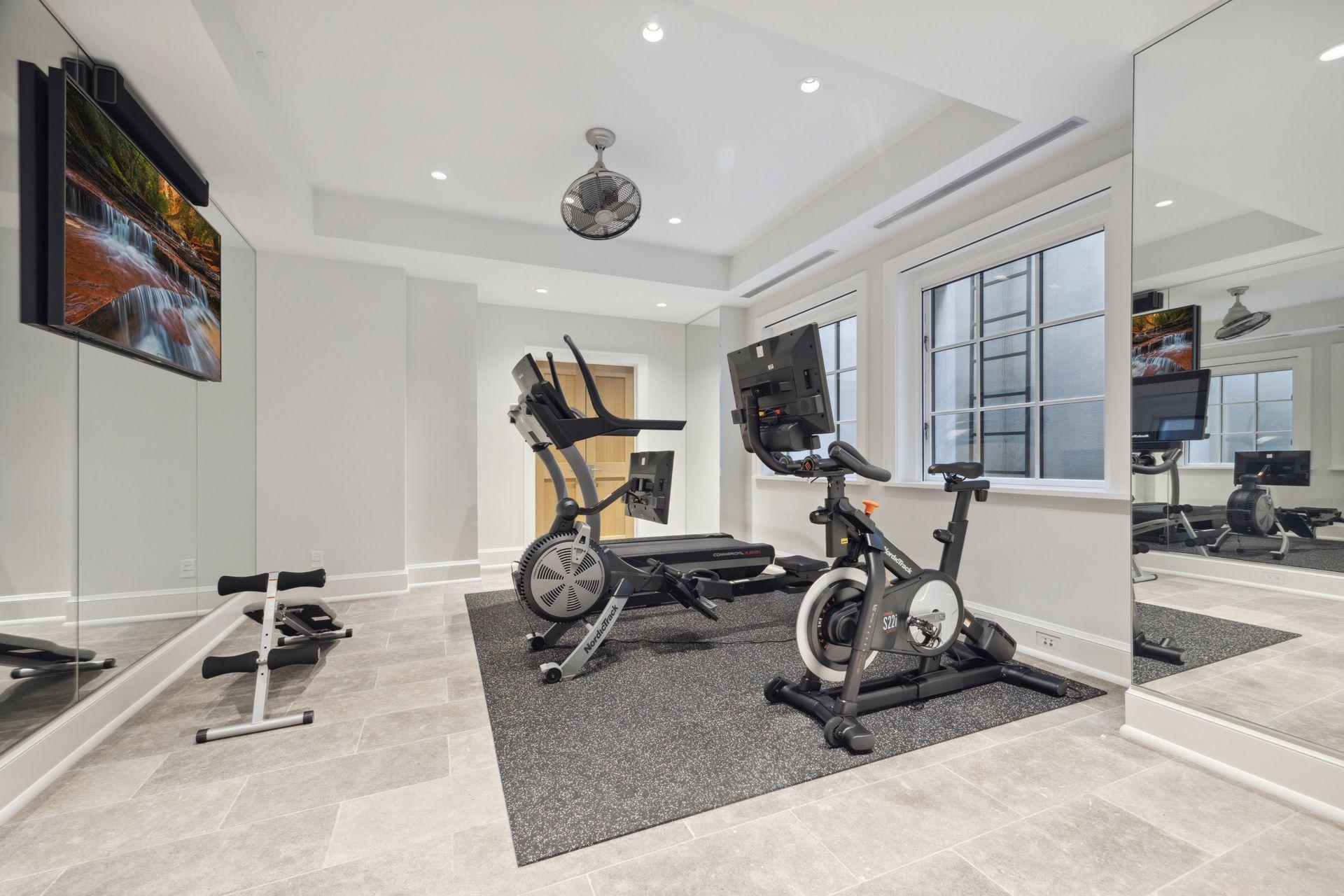 2552 W Lake Of The Isles Parkway