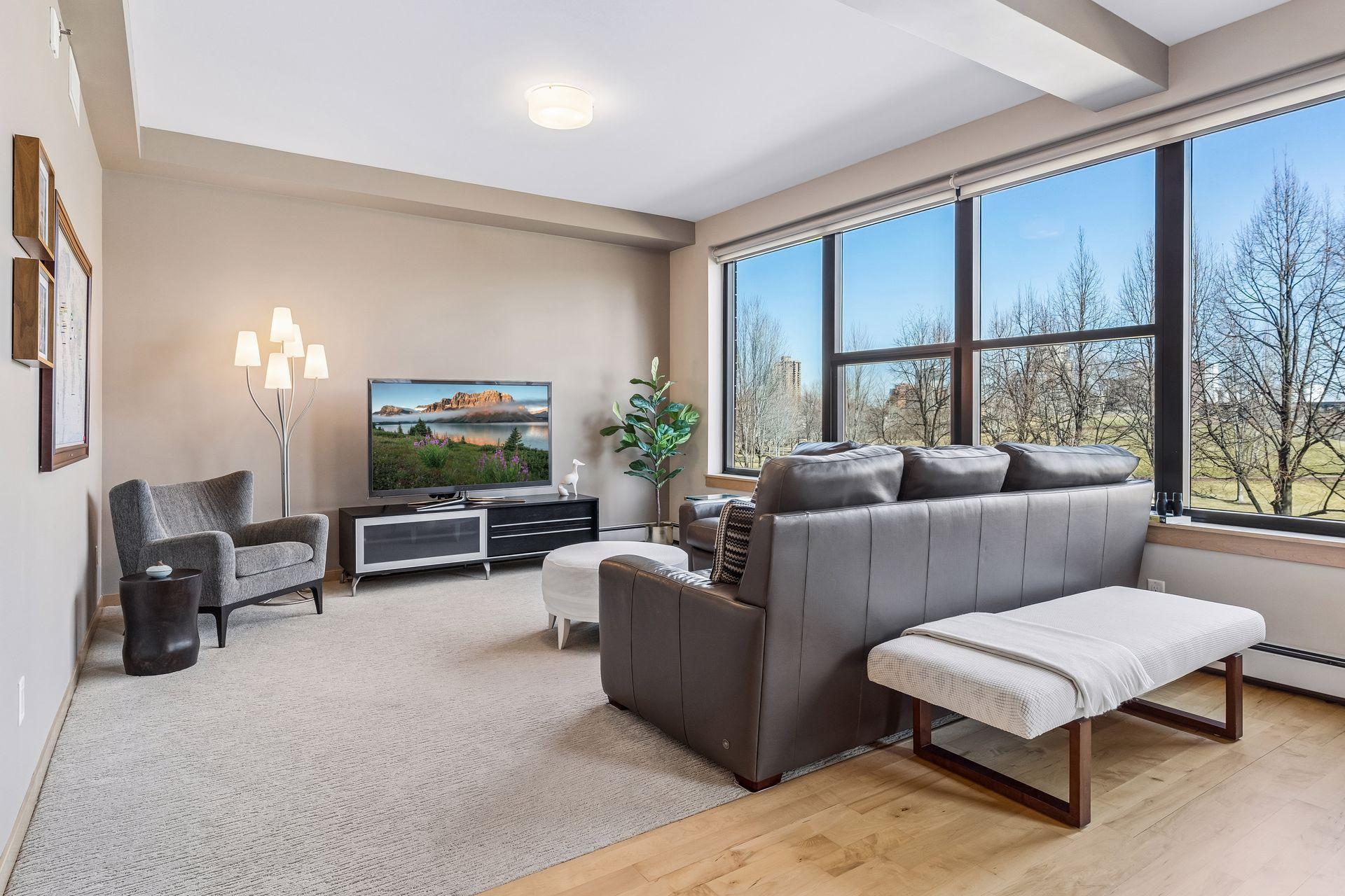 215 10th Avenue S Unit: 212