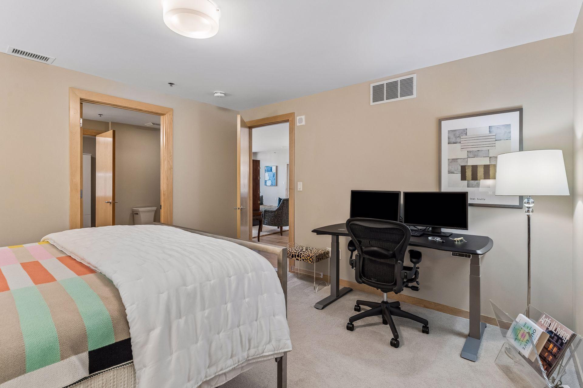 215 10th Avenue S Unit: 212