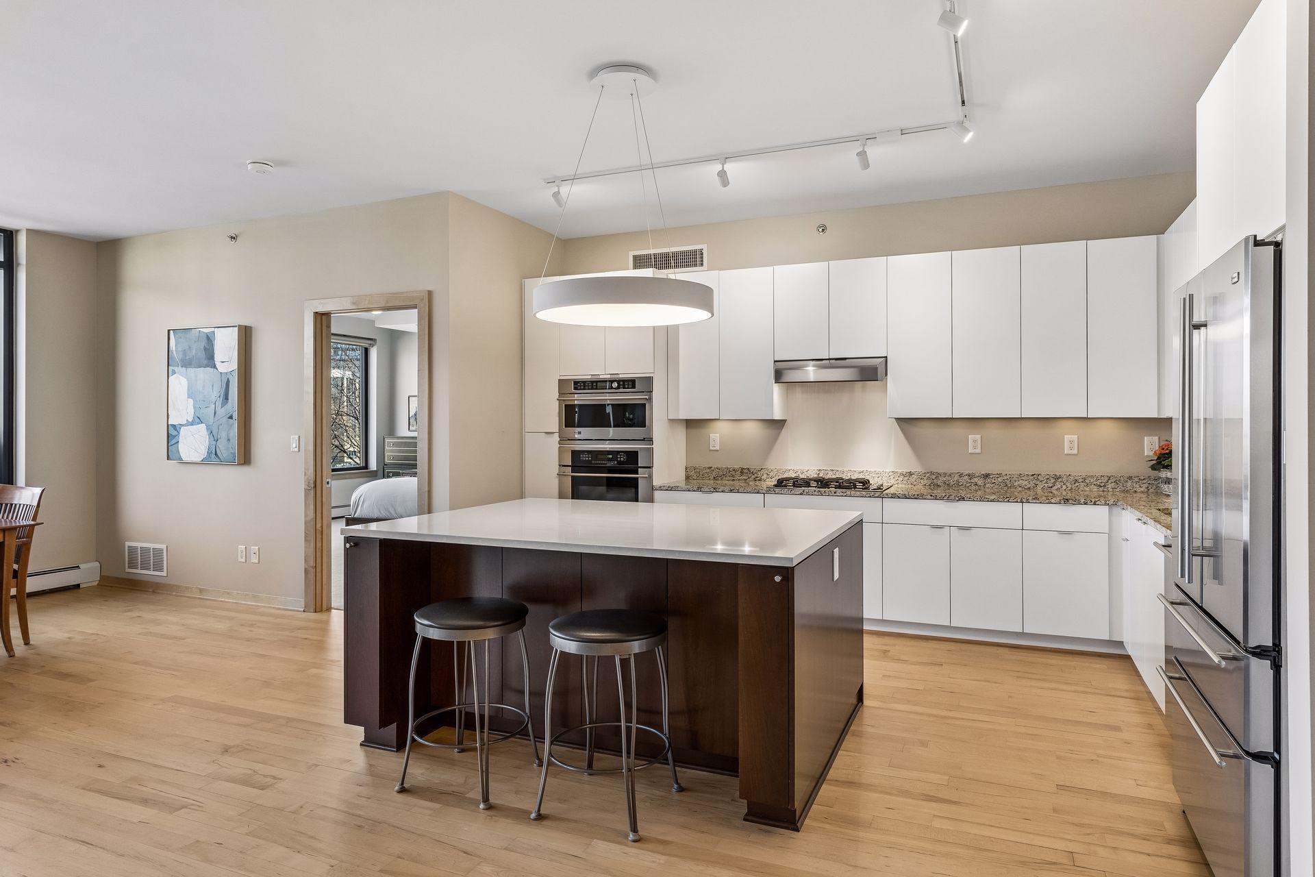 215 10th Avenue S Unit: 212