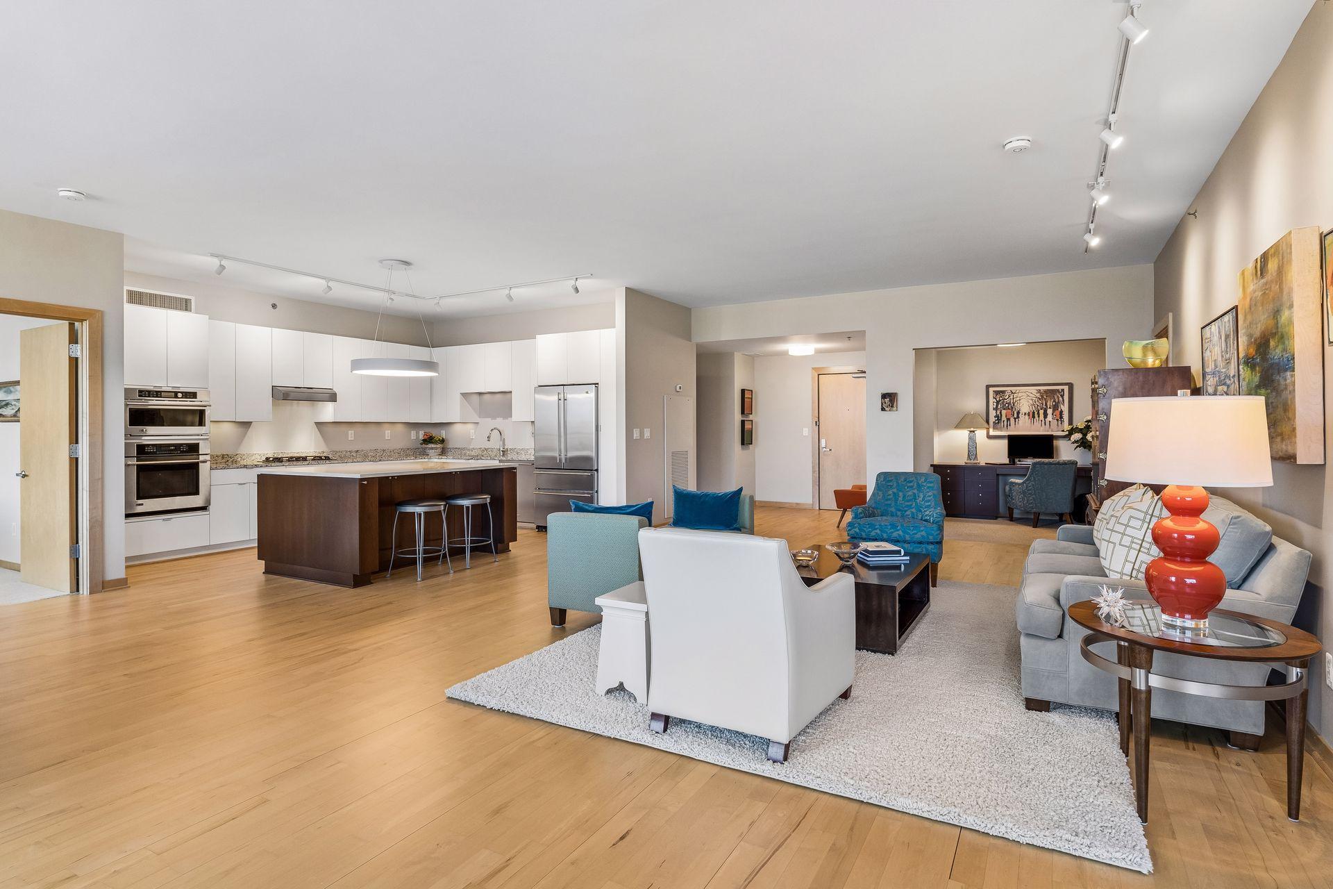 215 10th Avenue S Unit: 212