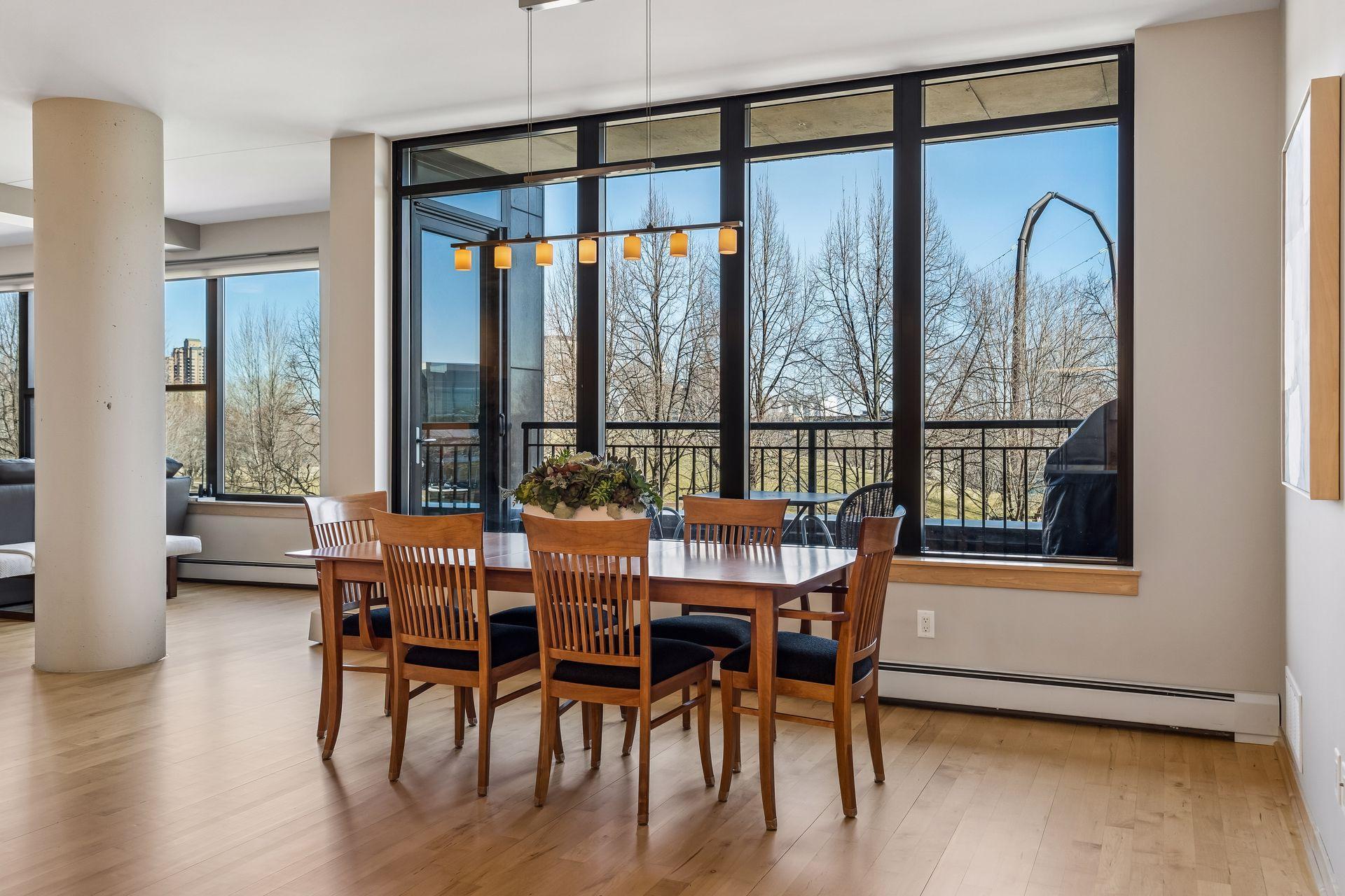 215 10th Avenue S Unit: 212