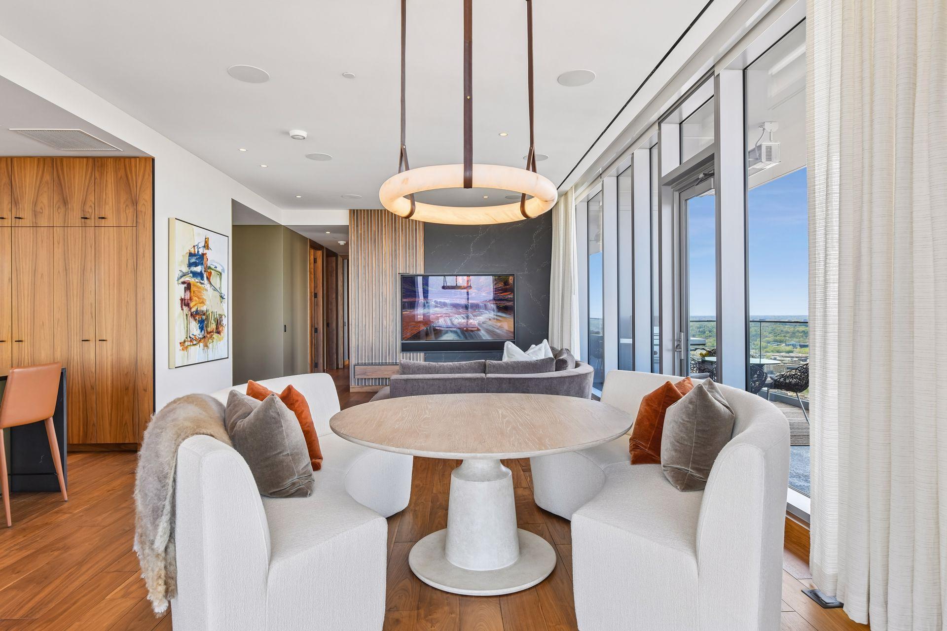 255 Hennepin Avenue Unit: 3303