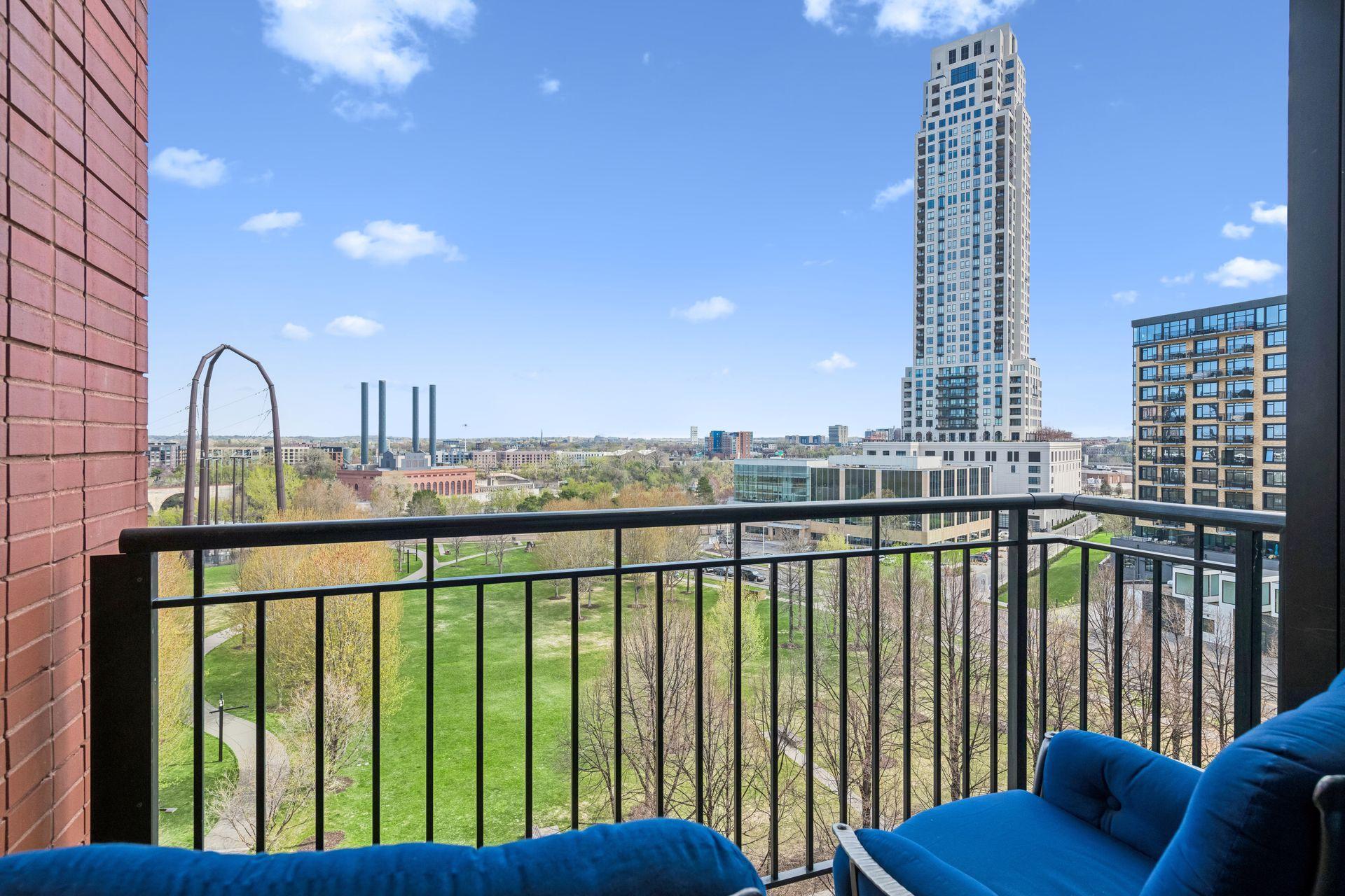 215 10th Avenue S Unit: 708