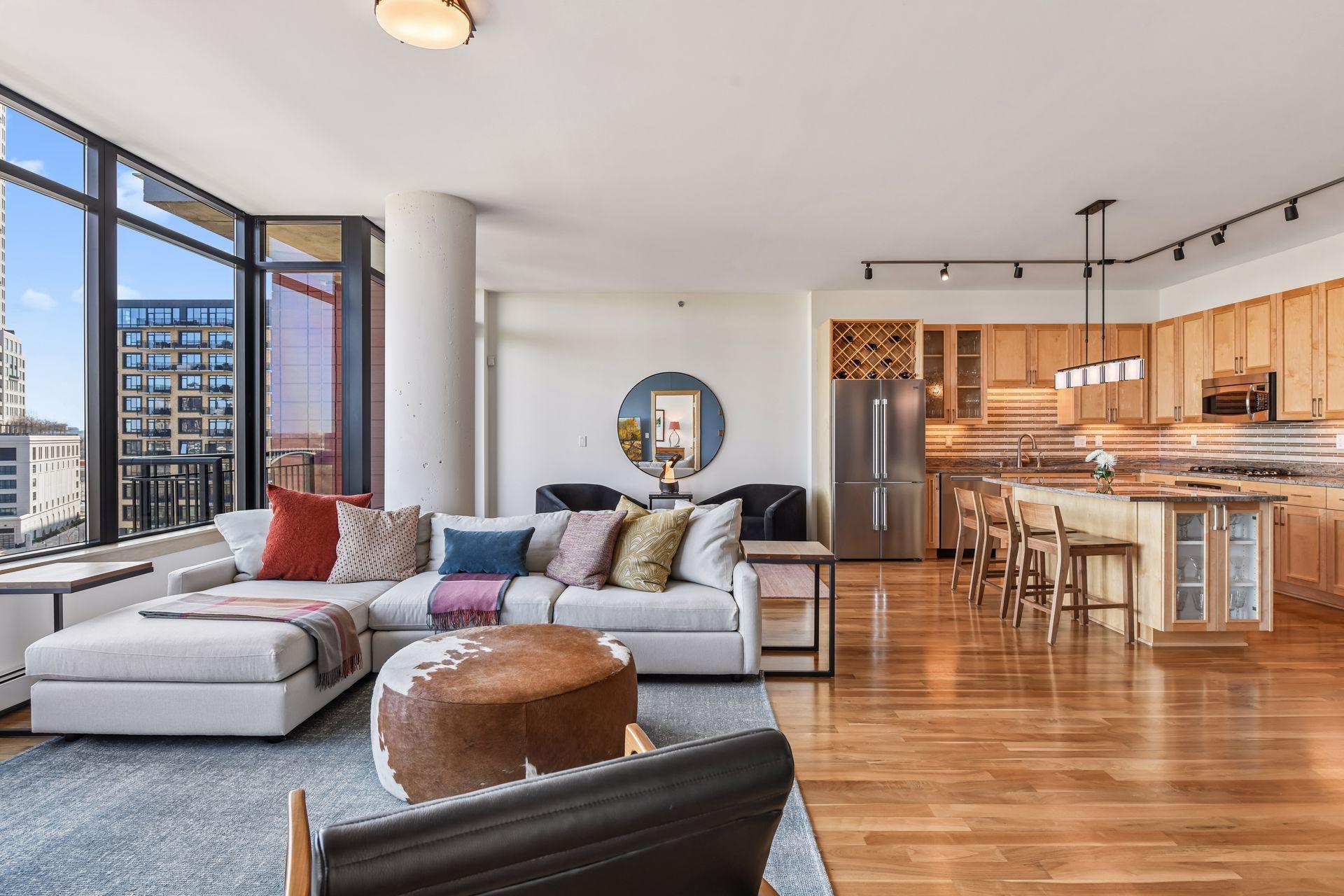 215 10th Avenue S Unit: 708