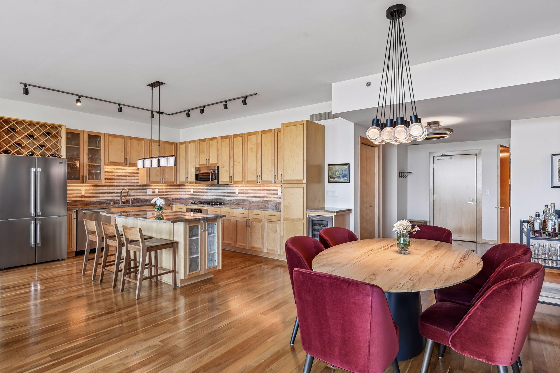 215 10th Avenue S Unit: 708