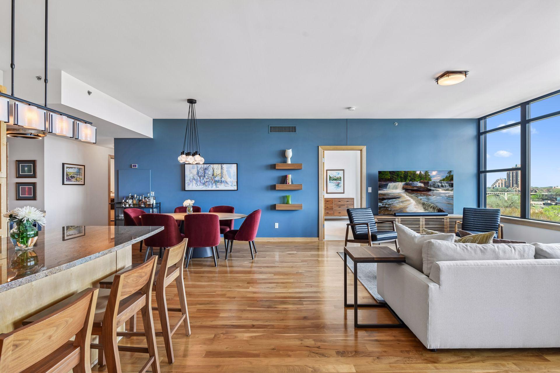 215 10th Avenue S Unit: 708