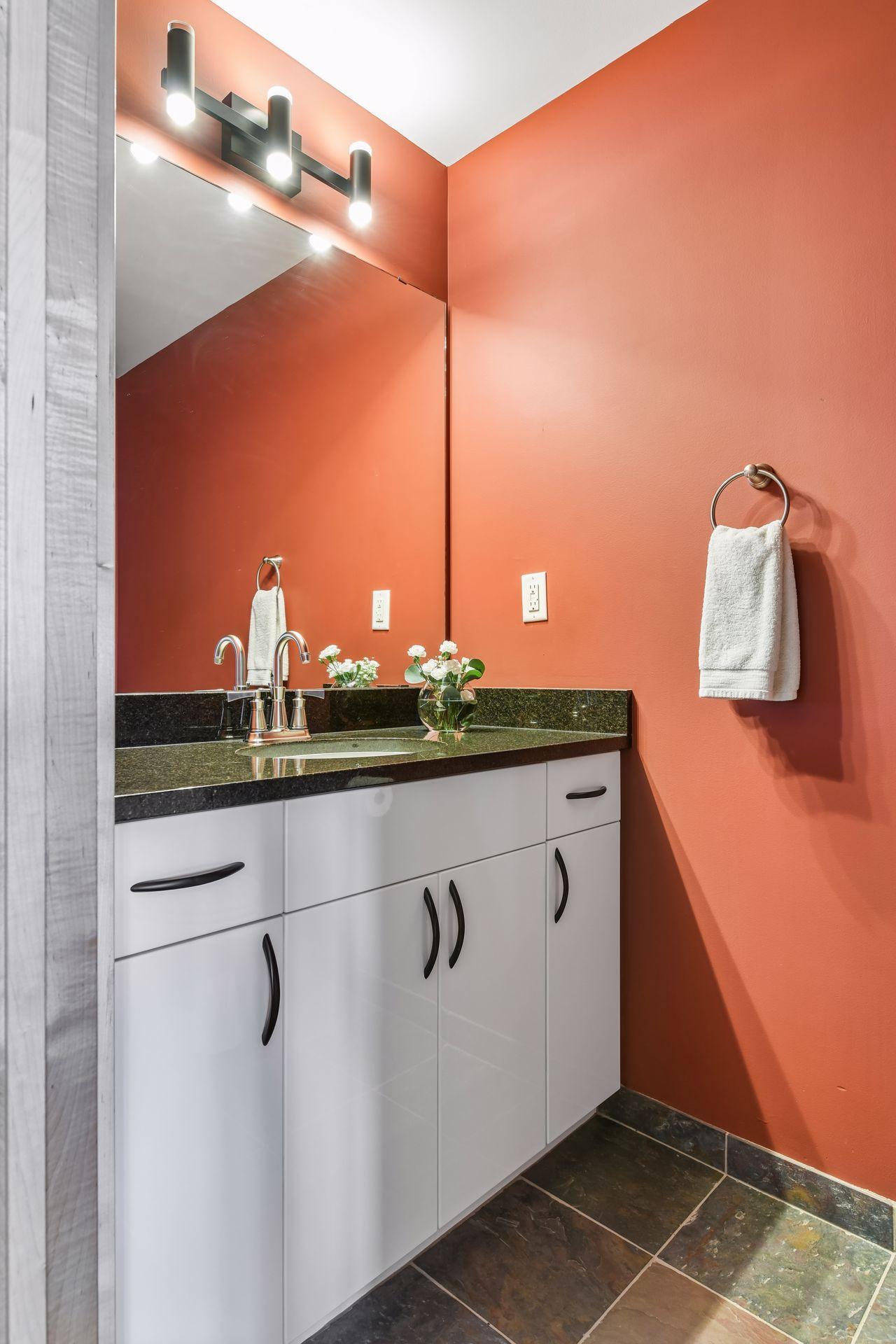 215 10th Avenue S Unit: 708