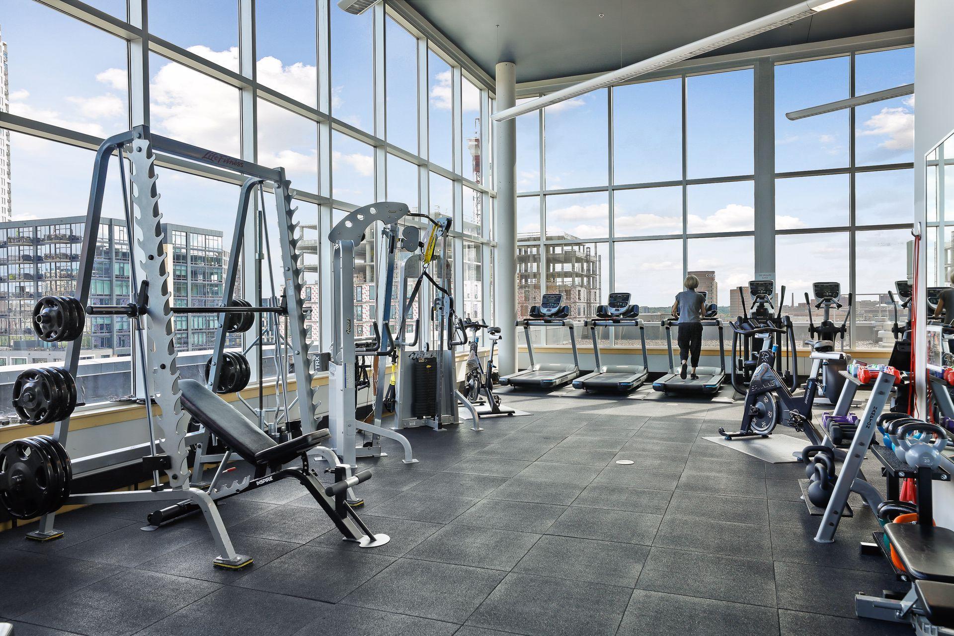 215 10th Avenue S Unit: 708