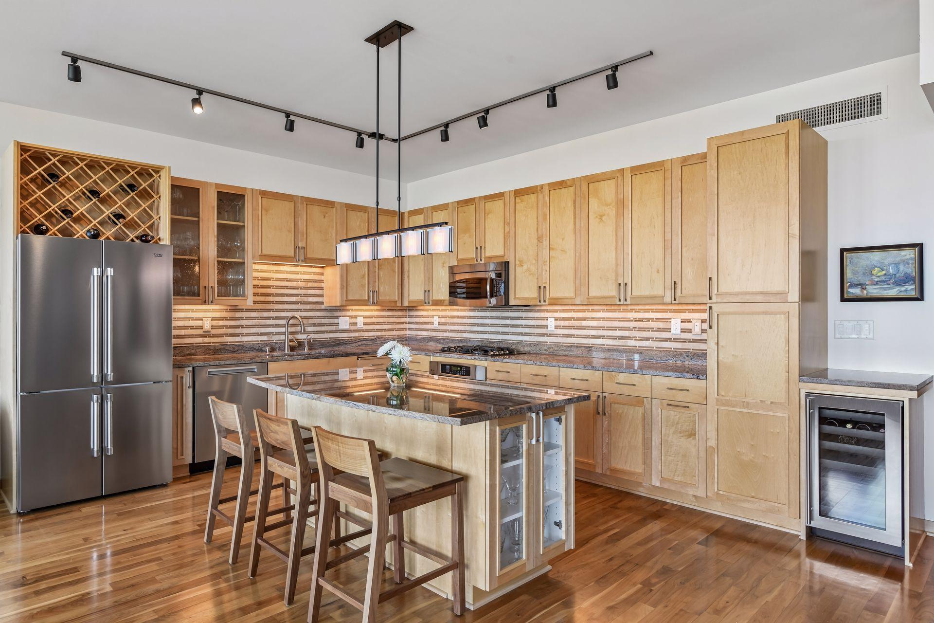 215 10th Avenue S Unit: 708