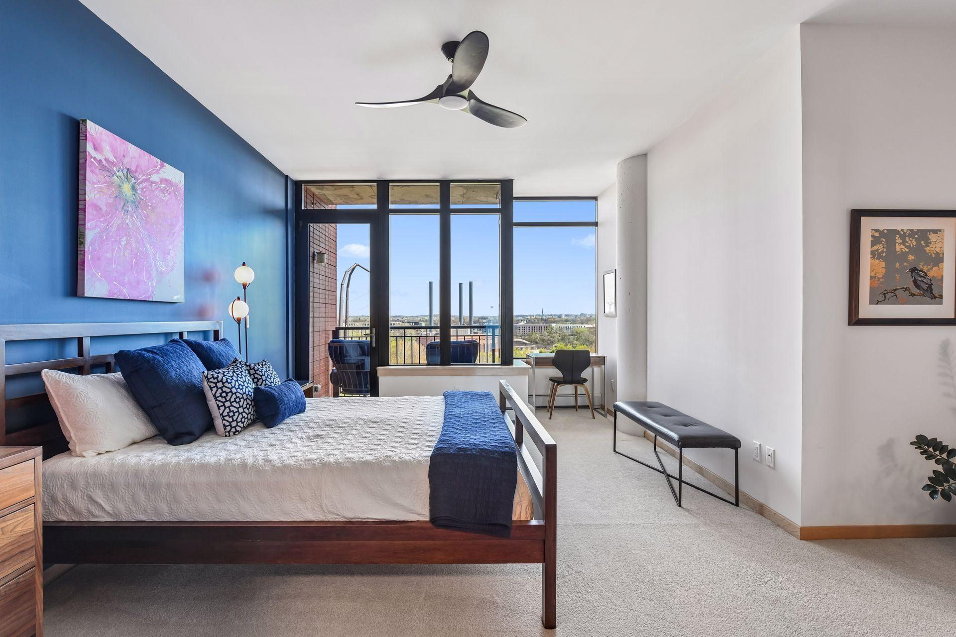 215 10th Avenue S Unit: 708