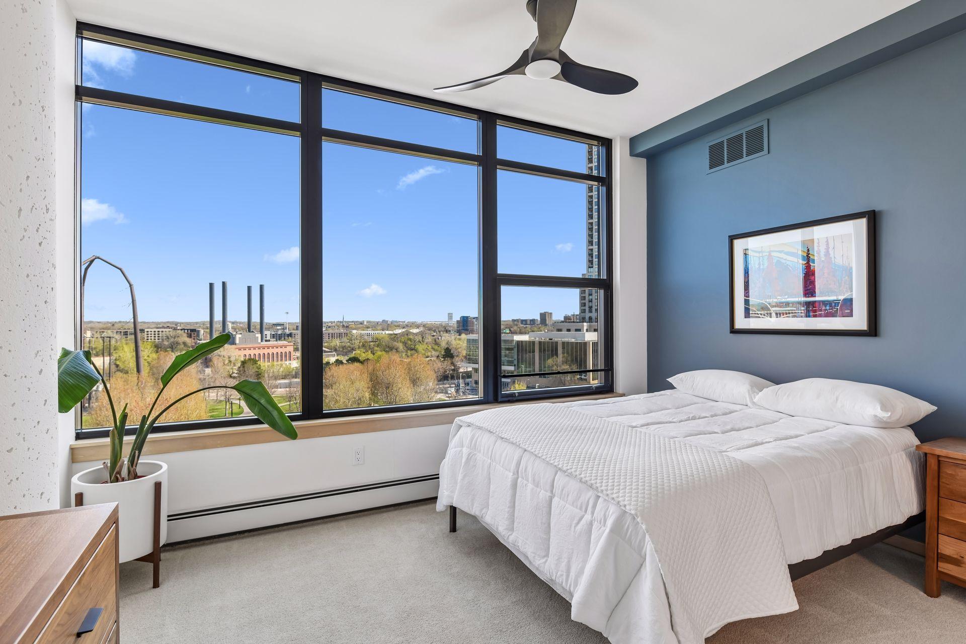 215 10th Avenue S Unit: 708